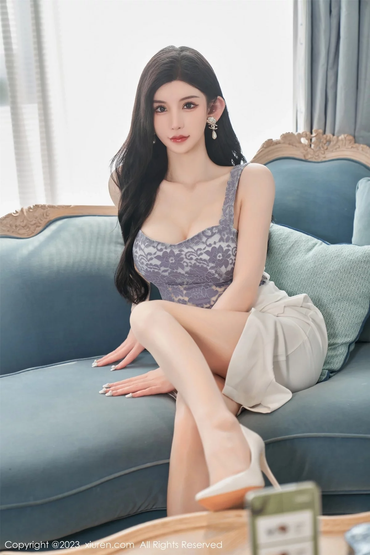 XiuRen第6811期_女神周于希Sally性感吊带短裙配超薄肉丝秀曼妙身姿诱惑写真100P