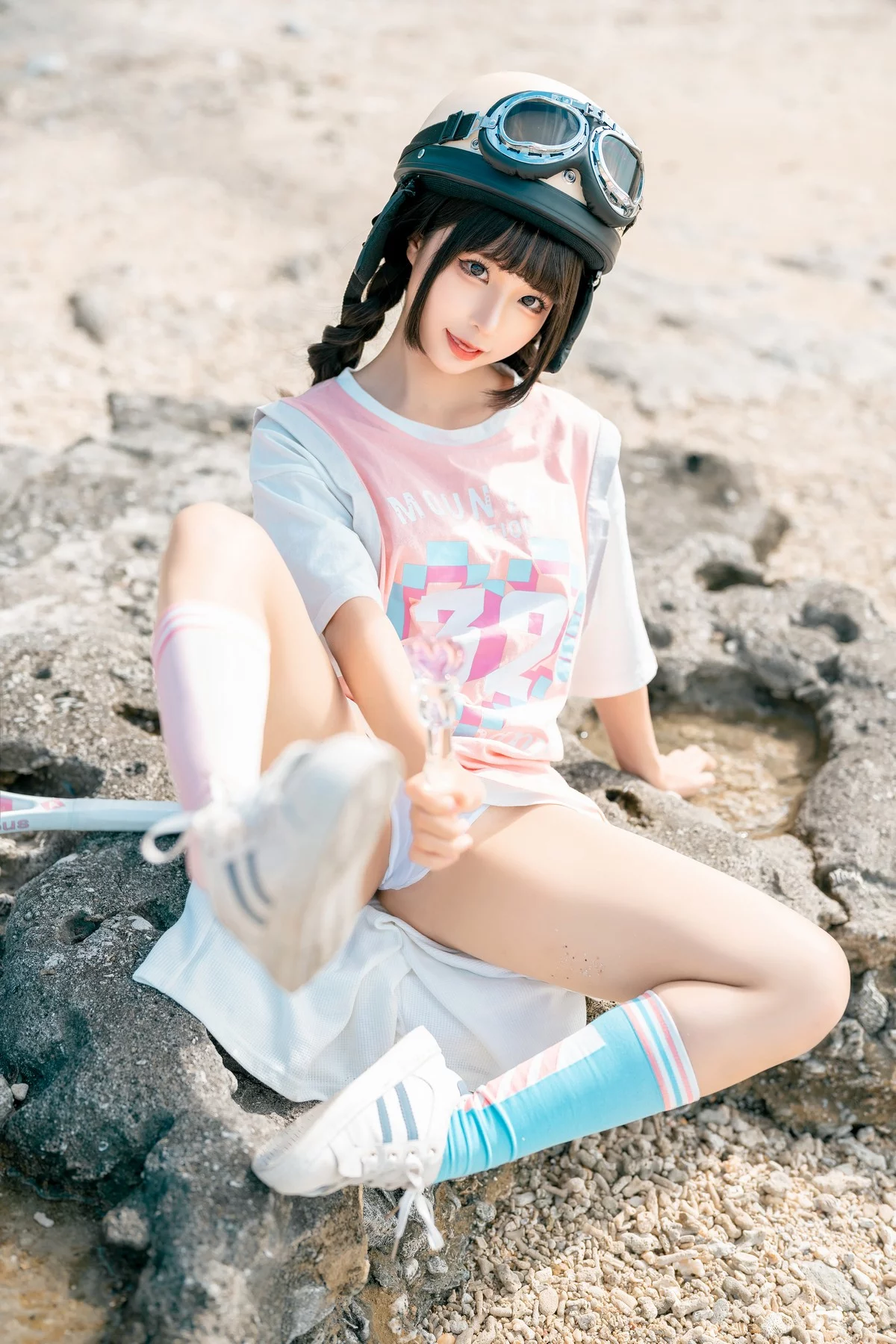 动漫博主蠢沫沫小电车主题海边沙滩性感运动服饰半脱秀惹火身材极致诱惑写真120P