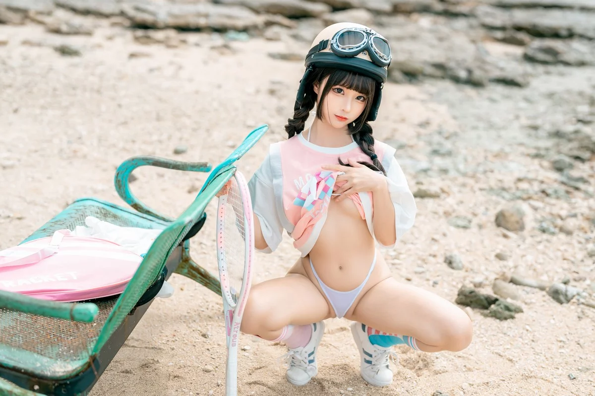 动漫博主蠢沫沫小电车主题海边沙滩性感运动服饰半脱秀惹火身材极致诱惑写真120P