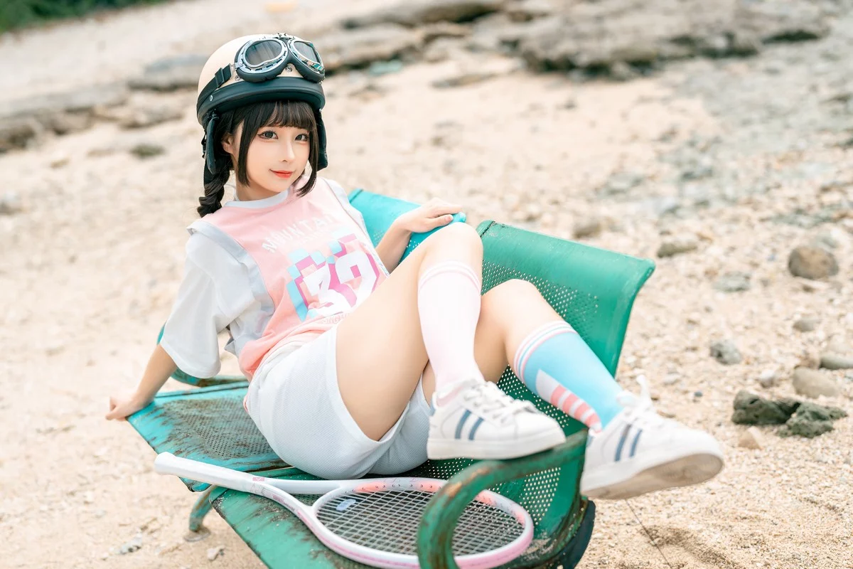 动漫博主蠢沫沫小电车主题海边沙滩性感运动服饰半脱秀惹火身材极致诱惑写真120P