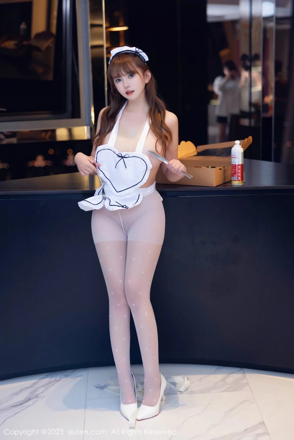 XiuRen第6807期_模特张思允Nice厨娘装扮白色围裙配白丝袜秀丰满身材诱惑写真87P