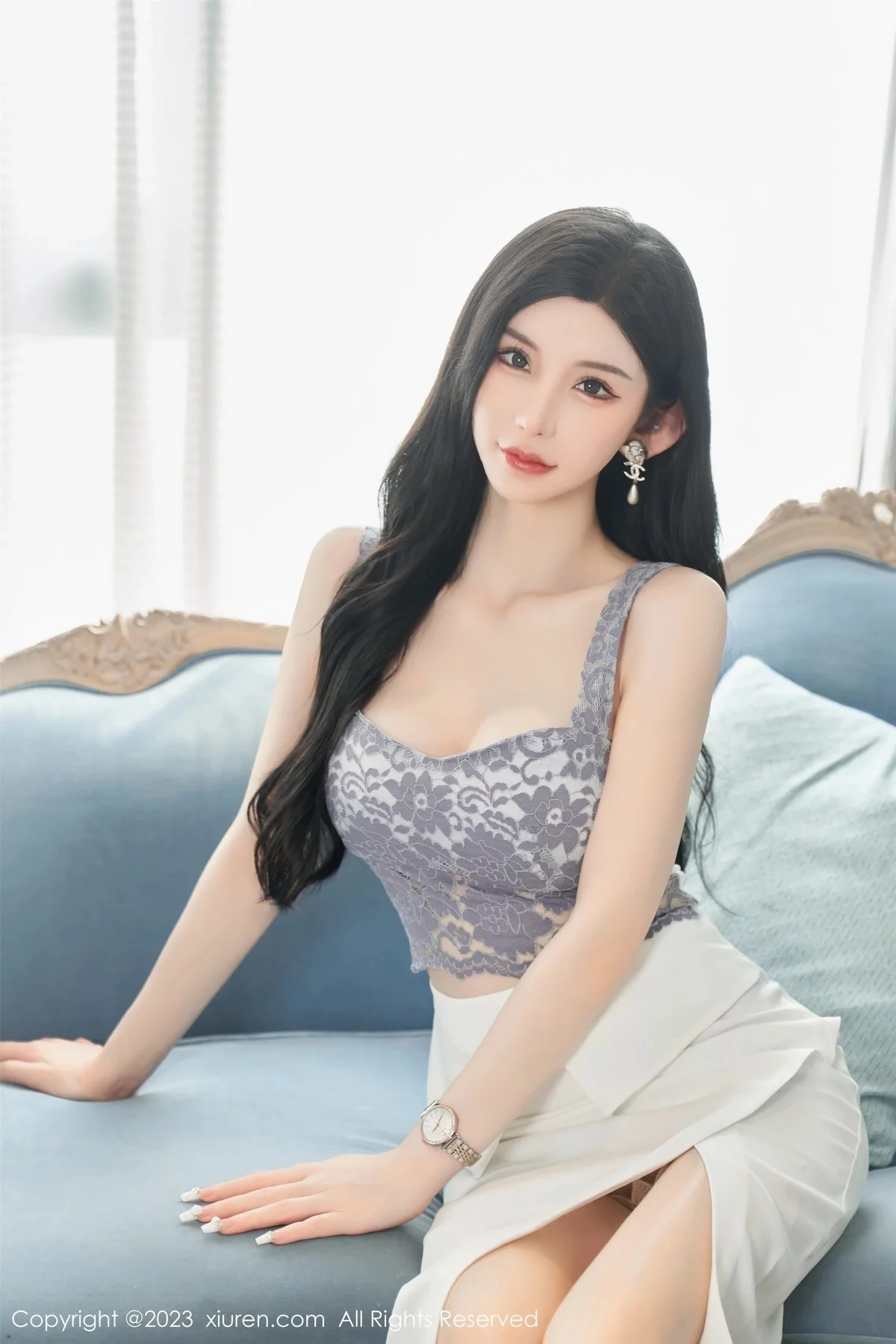 XiuRen第6811期_女神周于希Sally性感吊带短裙配超薄肉丝秀曼妙身姿诱惑写真100P