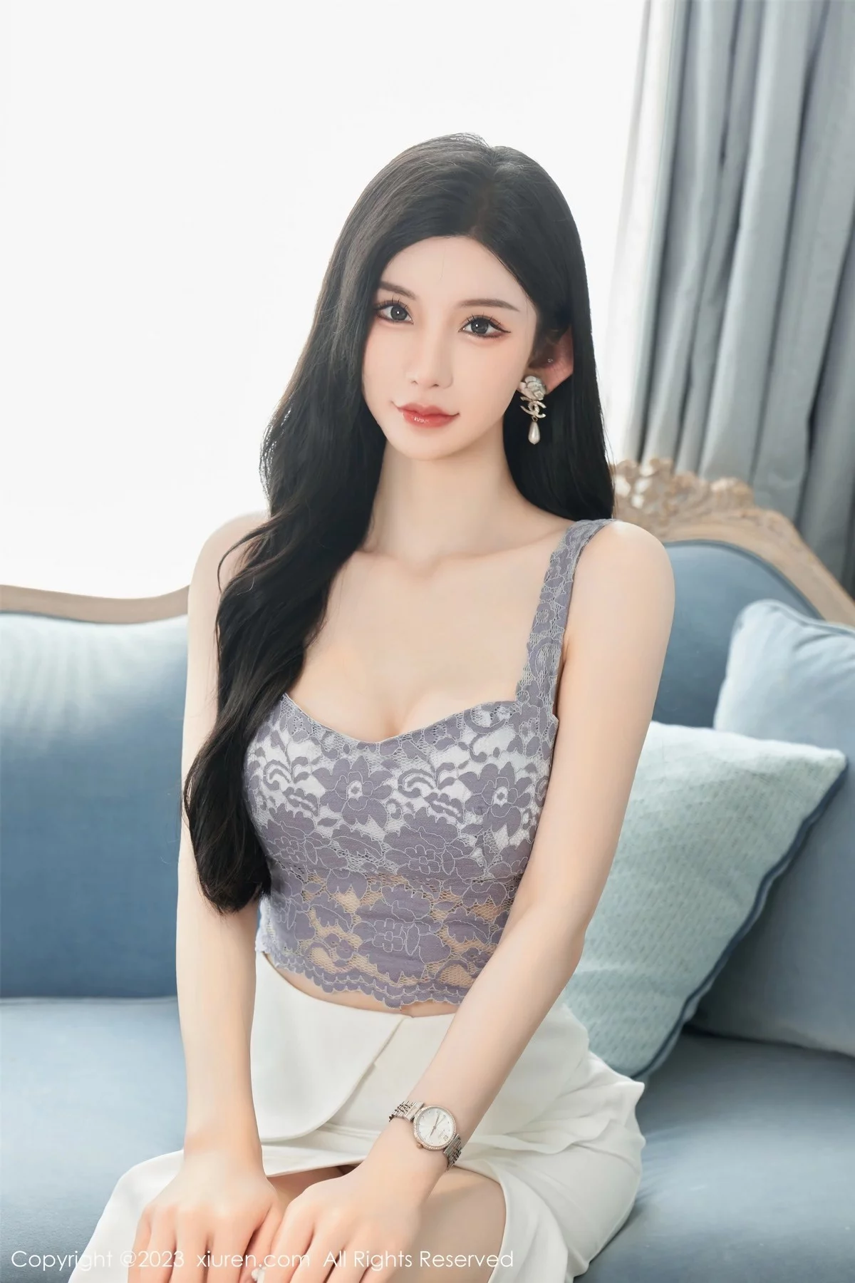 XiuRen第6811期_女神周于希Sally性感吊带短裙配超薄肉丝秀曼妙身姿诱惑写真100P