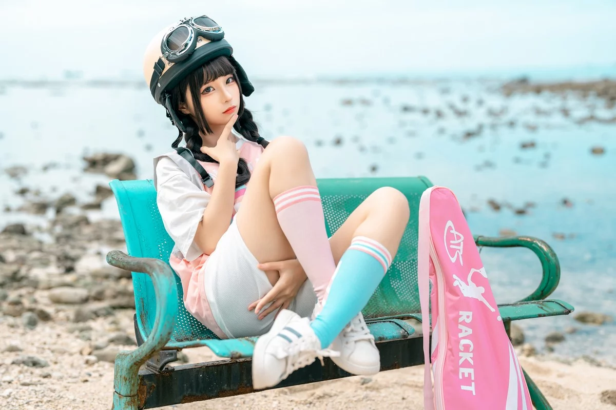 动漫博主蠢沫沫小电车主题海边沙滩性感运动服饰半脱秀惹火身材极致诱惑写真120P