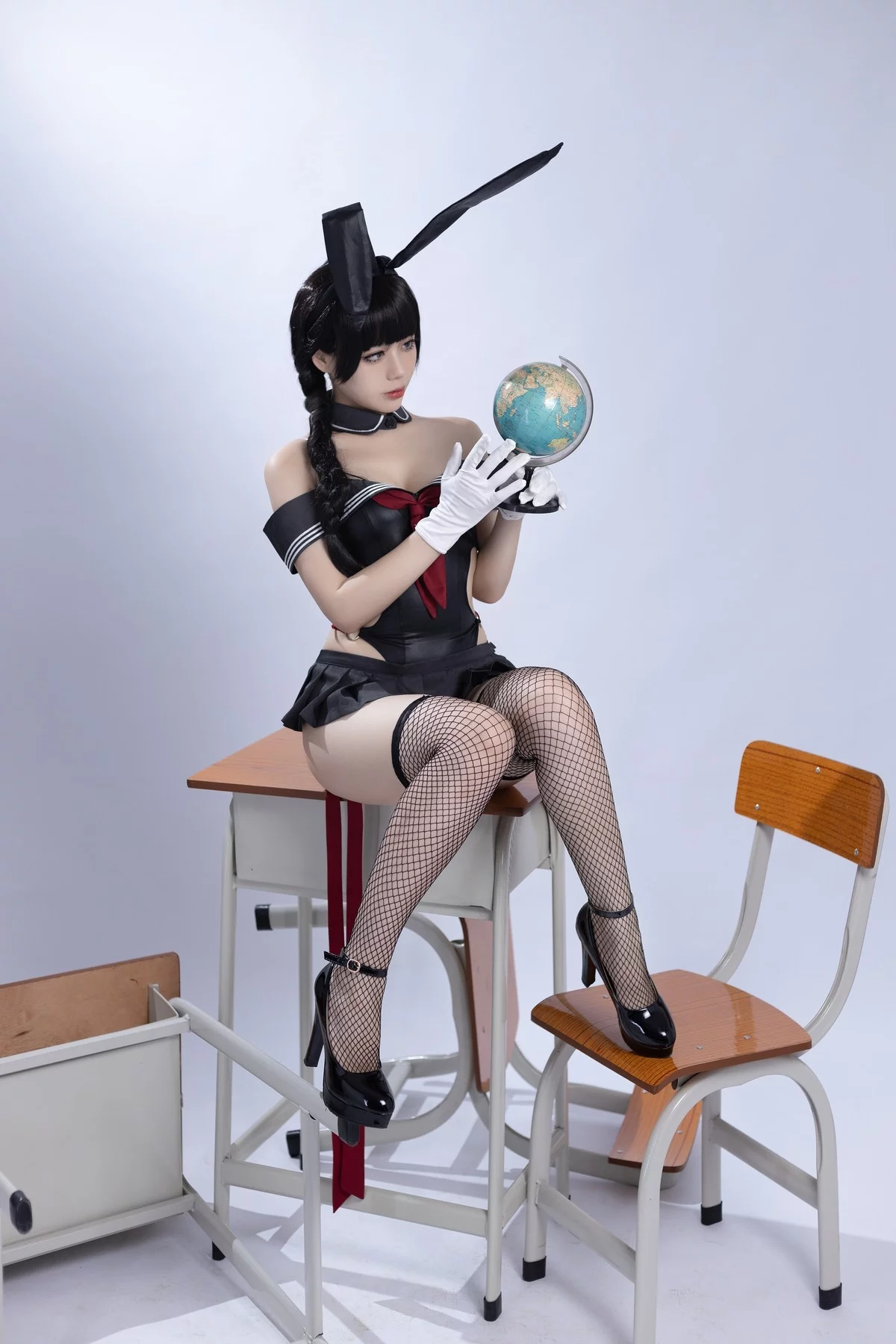 网络美女九言卯月桃子主题性感黑色水手服饰配黑丝网袜秀完美身材迷人诱惑写真33P