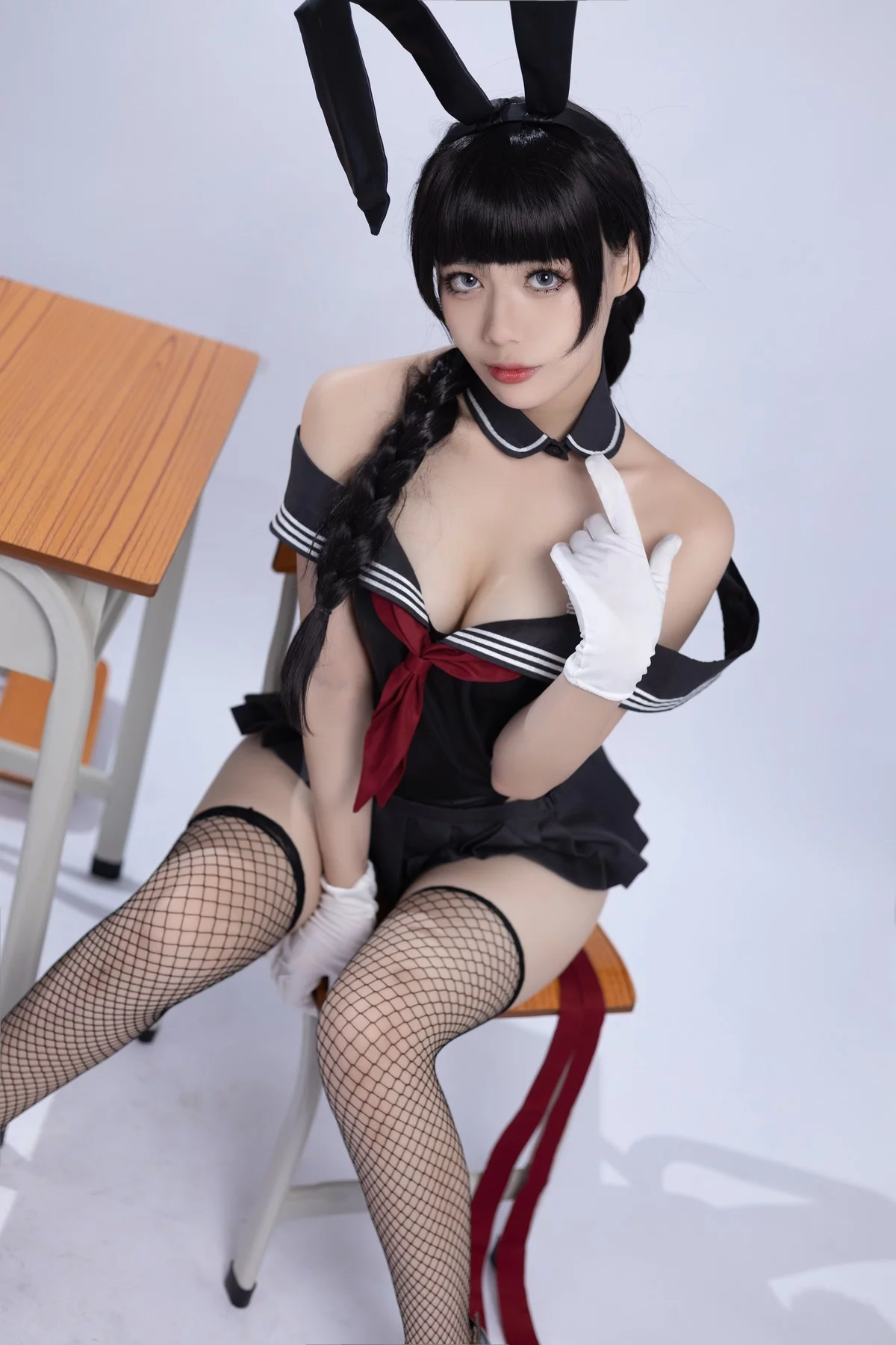 网络美女九言卯月桃子主题性感黑色水手服饰配黑丝网袜秀完美身材迷人诱惑写真33P