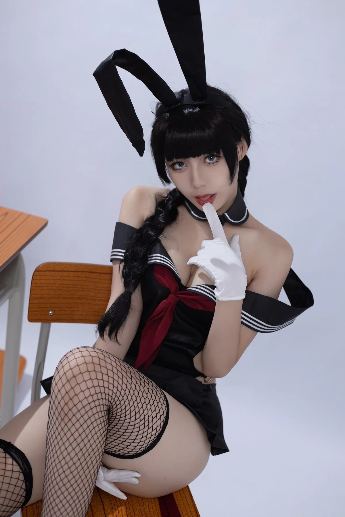 网络美女九言卯月桃子主题性感黑色水手服饰配黑丝网袜秀完美身材迷人诱惑写真33P