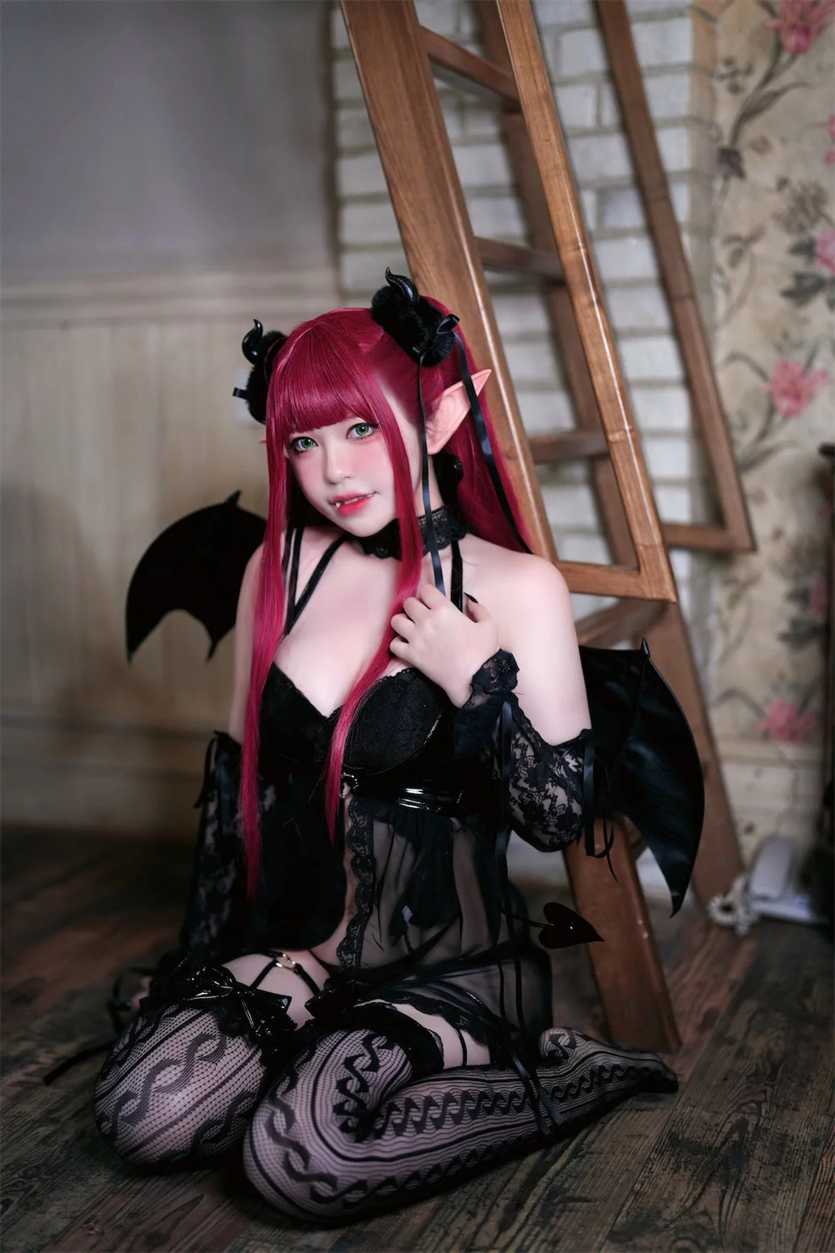 网络美女索索半半子小恶魔利兹主题性感黑色蕾丝内衣配黑丝吊袜极致魅惑写真62P