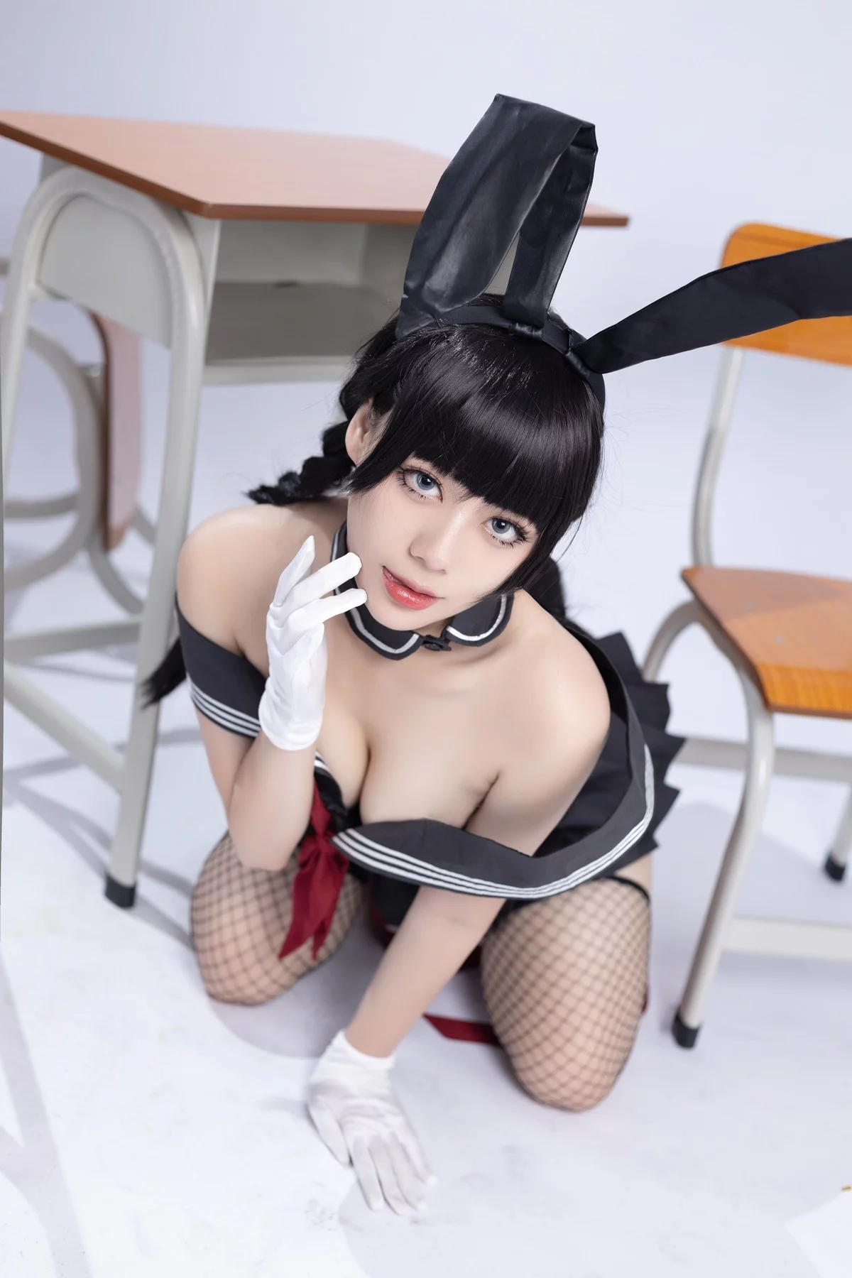 网络美女九言卯月桃子主题性感黑色水手服饰配黑丝网袜秀完美身材迷人诱惑写真33P