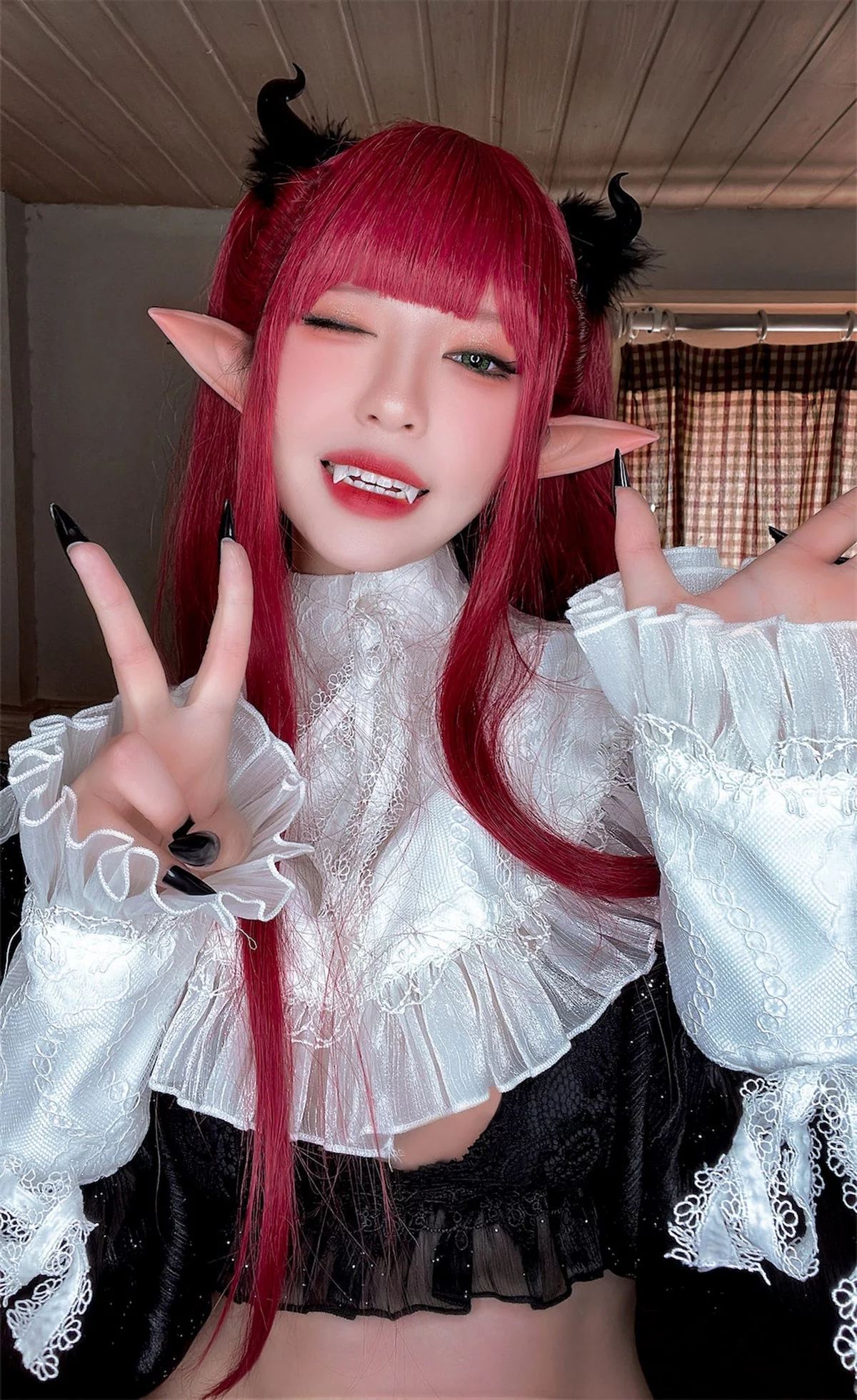 网络美女索索半半子小恶魔利兹主题性感黑色蕾丝内衣配黑丝吊袜极致魅惑写真62P