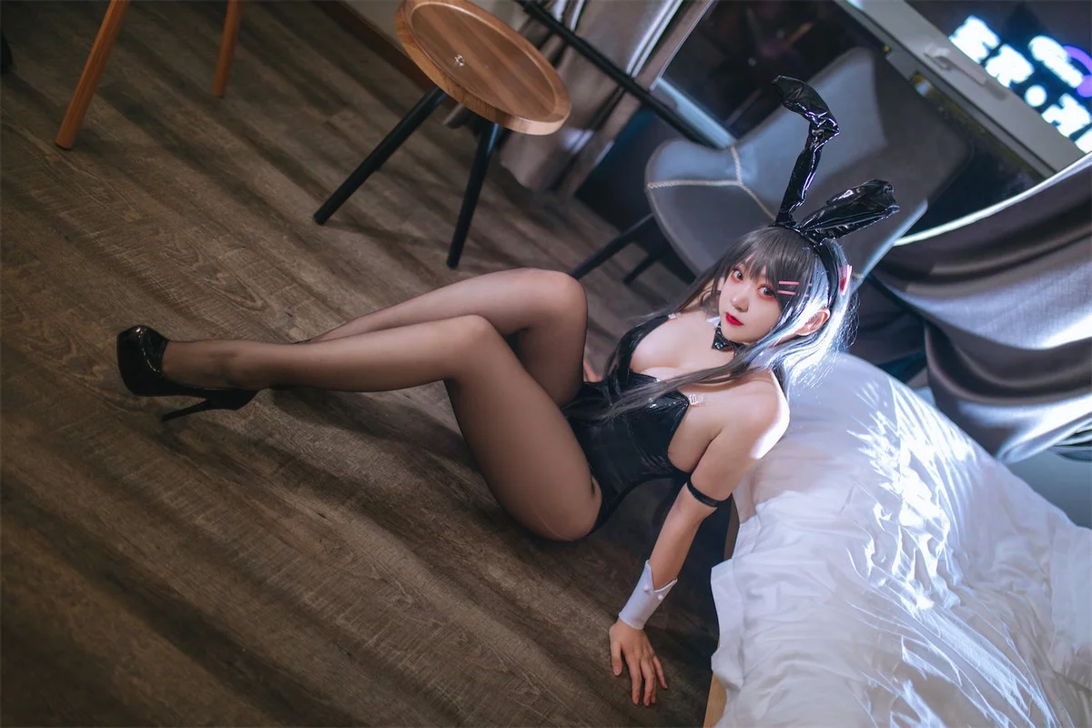 动漫博主恩田直幸麻衣学姐主题性感兔女郎系列蕾丝内衣+皮质连体衣丰满诱惑写真63P