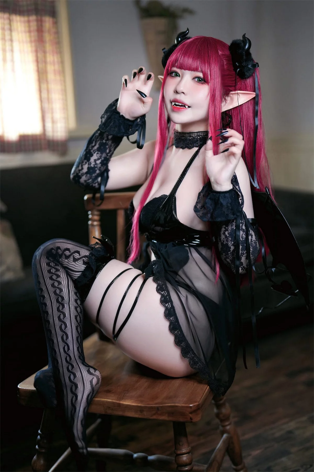 网络美女索索半半子小恶魔利兹主题性感黑色蕾丝内衣配黑丝吊袜极致魅惑写真62P