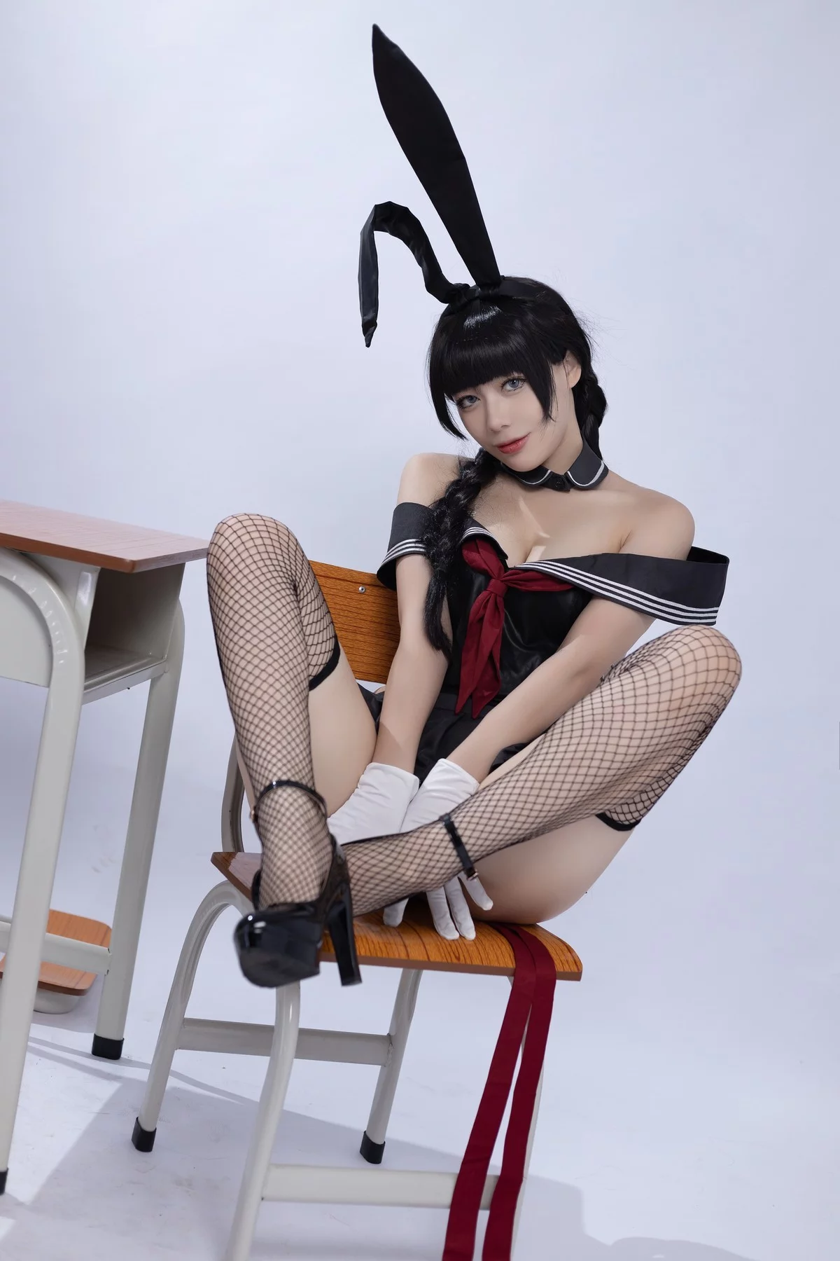网络美女九言卯月桃子主题性感黑色水手服饰配黑丝网袜秀完美身材迷人诱惑写真33P