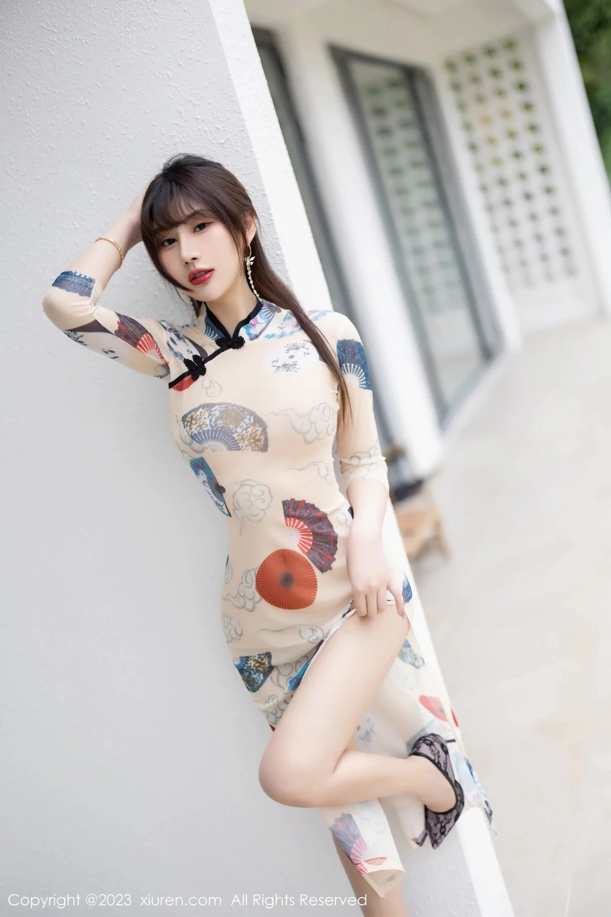 XiuRen第6831_模特张欣欣性感白色图案旗袍+红色薄纱轻透情趣服惹火诱惑写真72P
