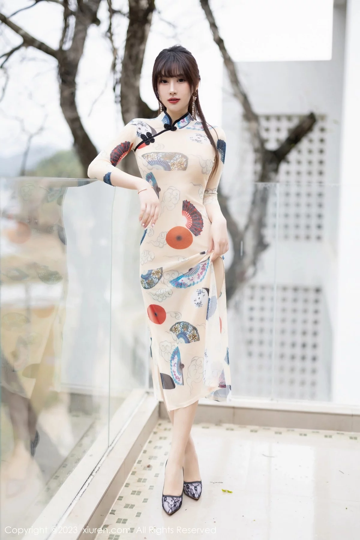 XiuRen第6831_模特张欣欣性感白色图案旗袍+红色薄纱轻透情趣服惹火诱惑写真72P