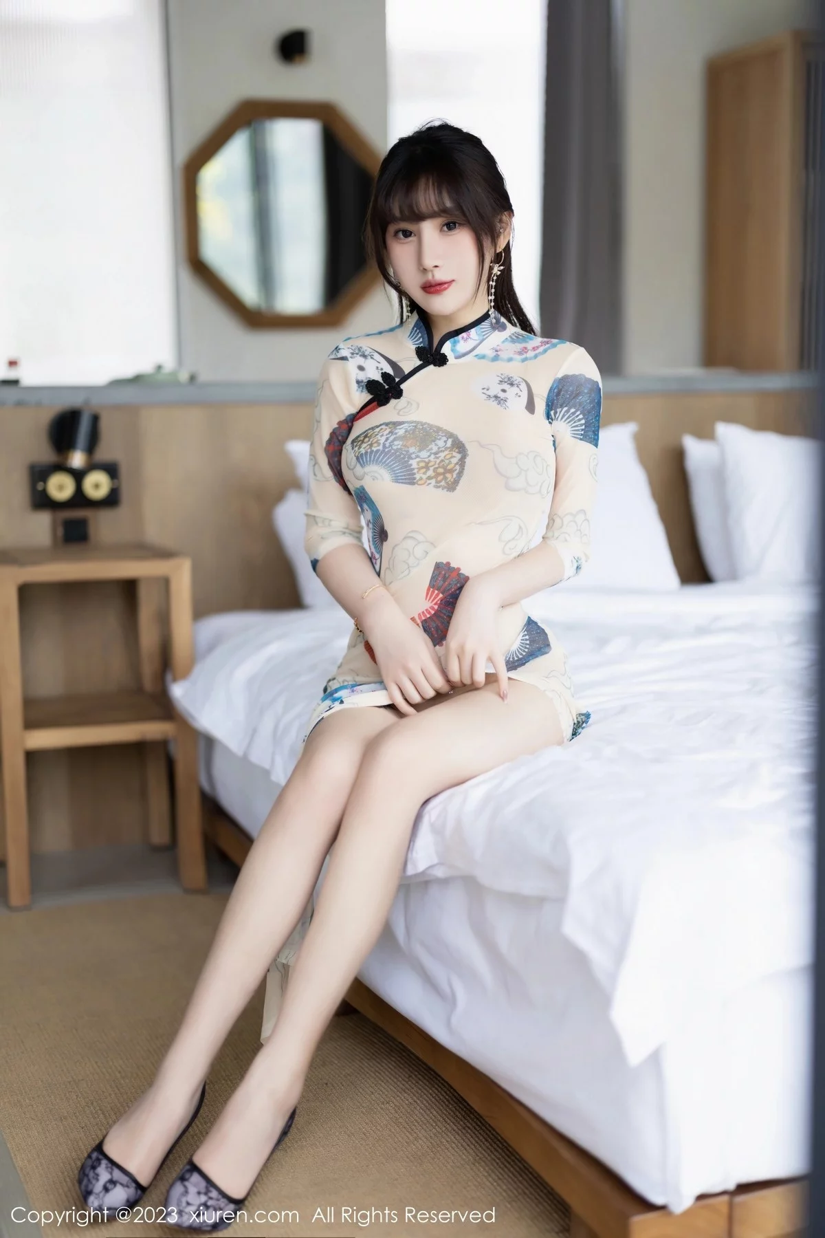 XiuRen第6831_模特张欣欣性感白色图案旗袍+红色薄纱轻透情趣服惹火诱惑写真72P