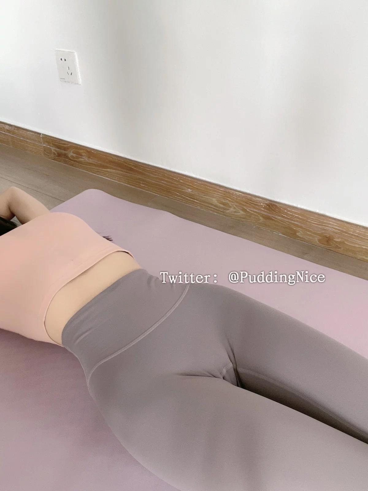 Coser美女布丁大法芋泥麻薯主题性感紧身瑜伽服饰秀完美身材迷人诱惑写真56P