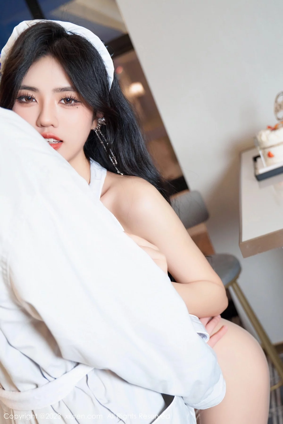 XiuRen第6833_模特浅浅Danny性感白色厨娘服饰真空秀丰腴身姿惹火诱惑写真100P