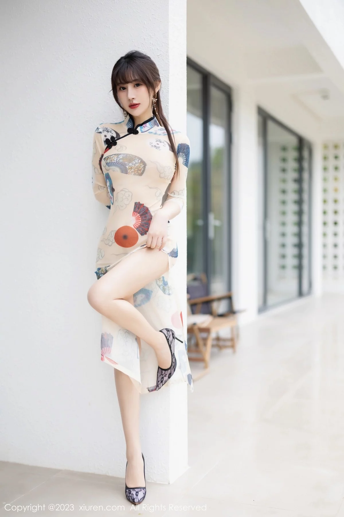 XiuRen第6831_模特张欣欣性感白色图案旗袍+红色薄纱轻透情趣服惹火诱惑写真72P