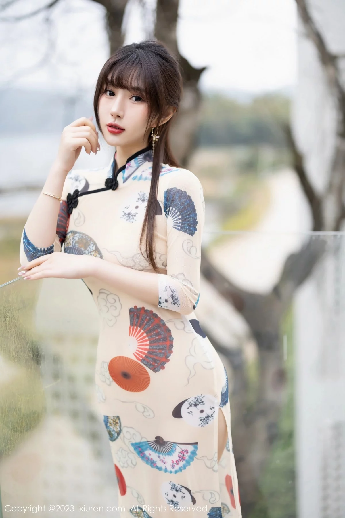 XiuRen第6831_模特张欣欣性感白色图案旗袍+红色薄纱轻透情趣服惹火诱惑写真72P