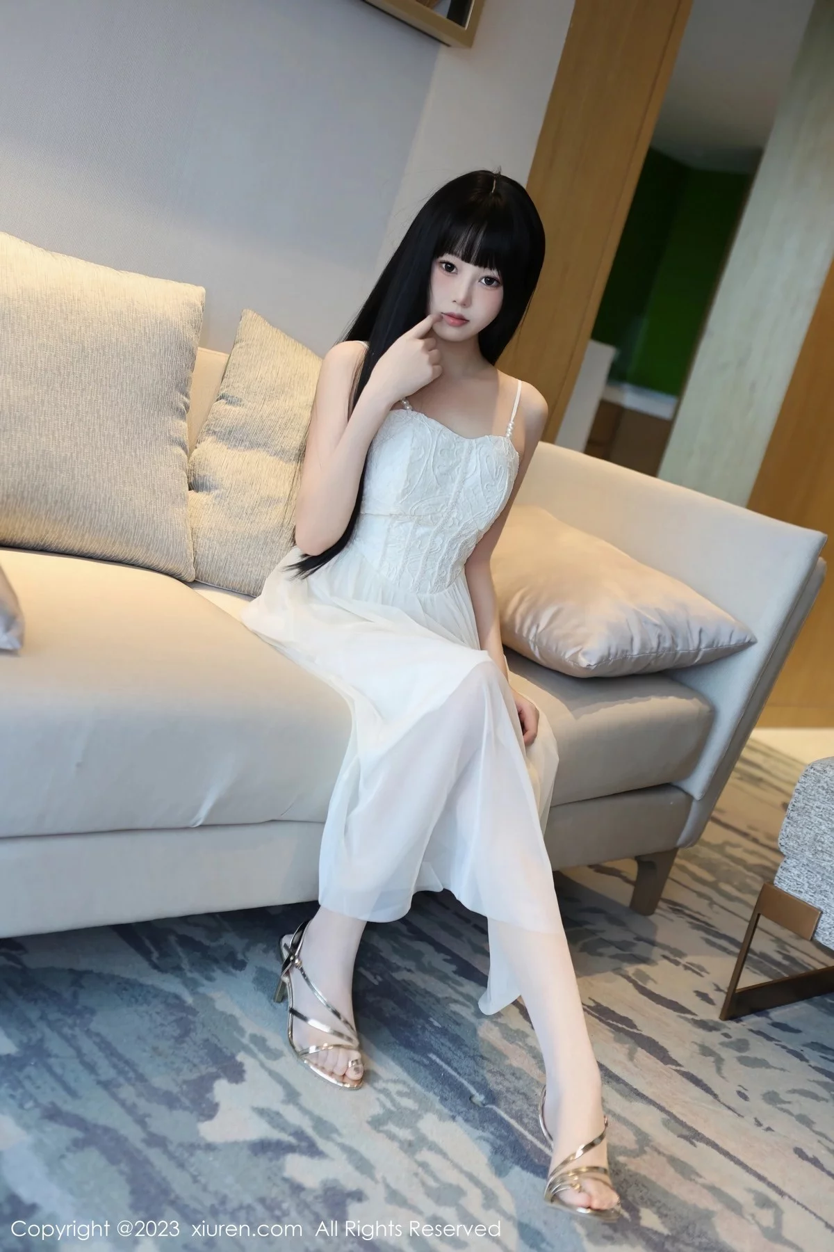 XiuRen第6828期_模特早川京子脱白色吊带连衣裙露粉色内衣配超薄肉丝诱惑写真79P