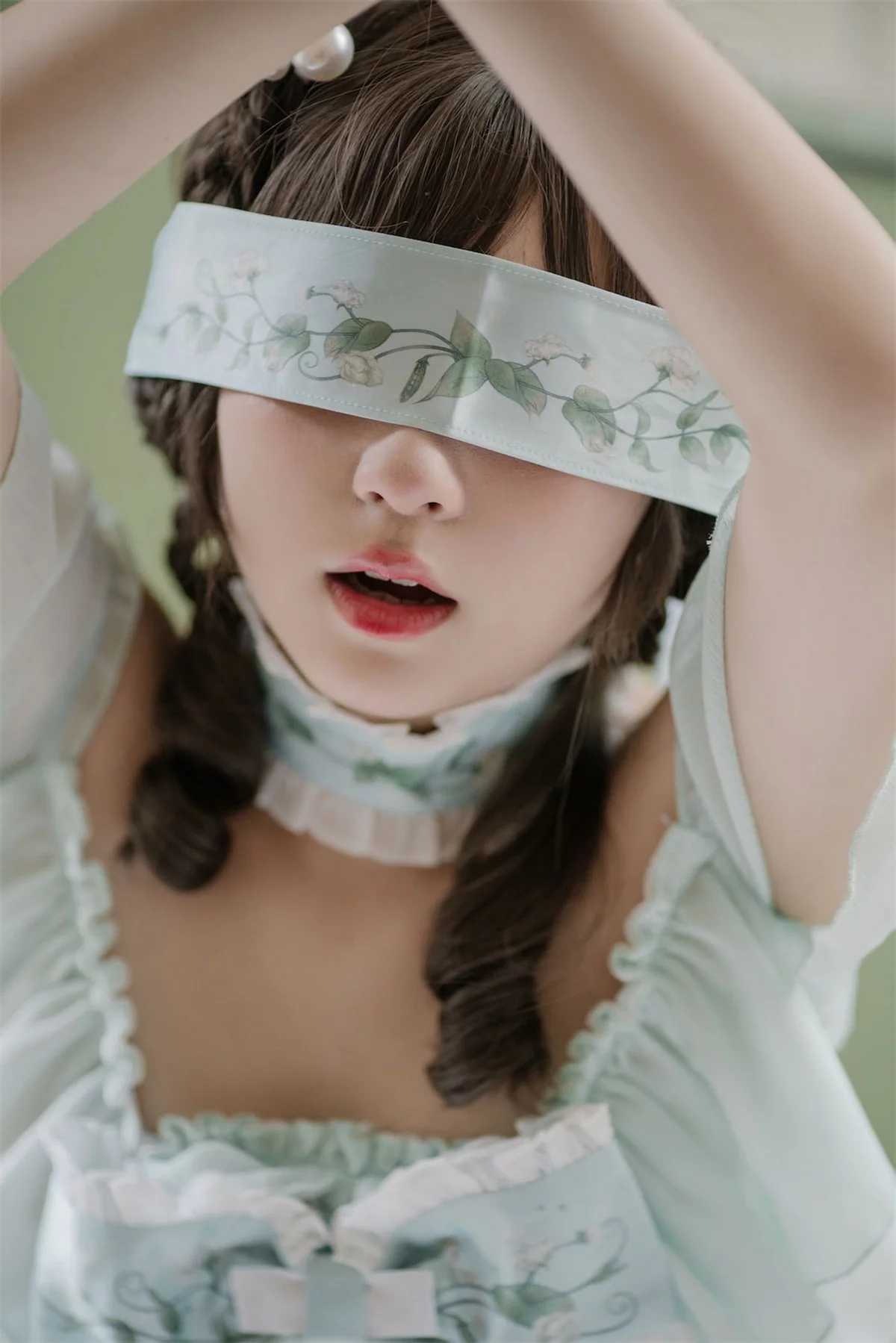 网络美女花铃豌豆公主仆主题私房床上性感分体式睡衣情趣捆绑撩人诱惑写真81P