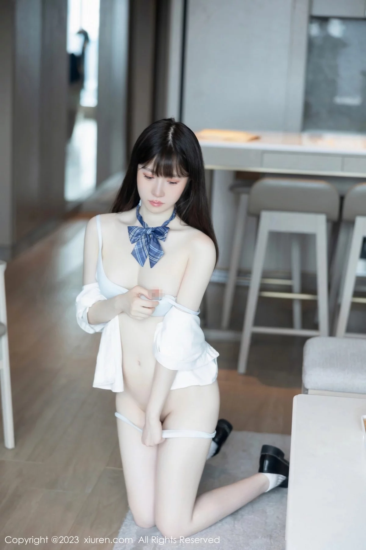 XiuRen第6993期_模特林悠悠白色上衣配格子短裙露浅色内衣秀曼妙身姿诱惑写真103P