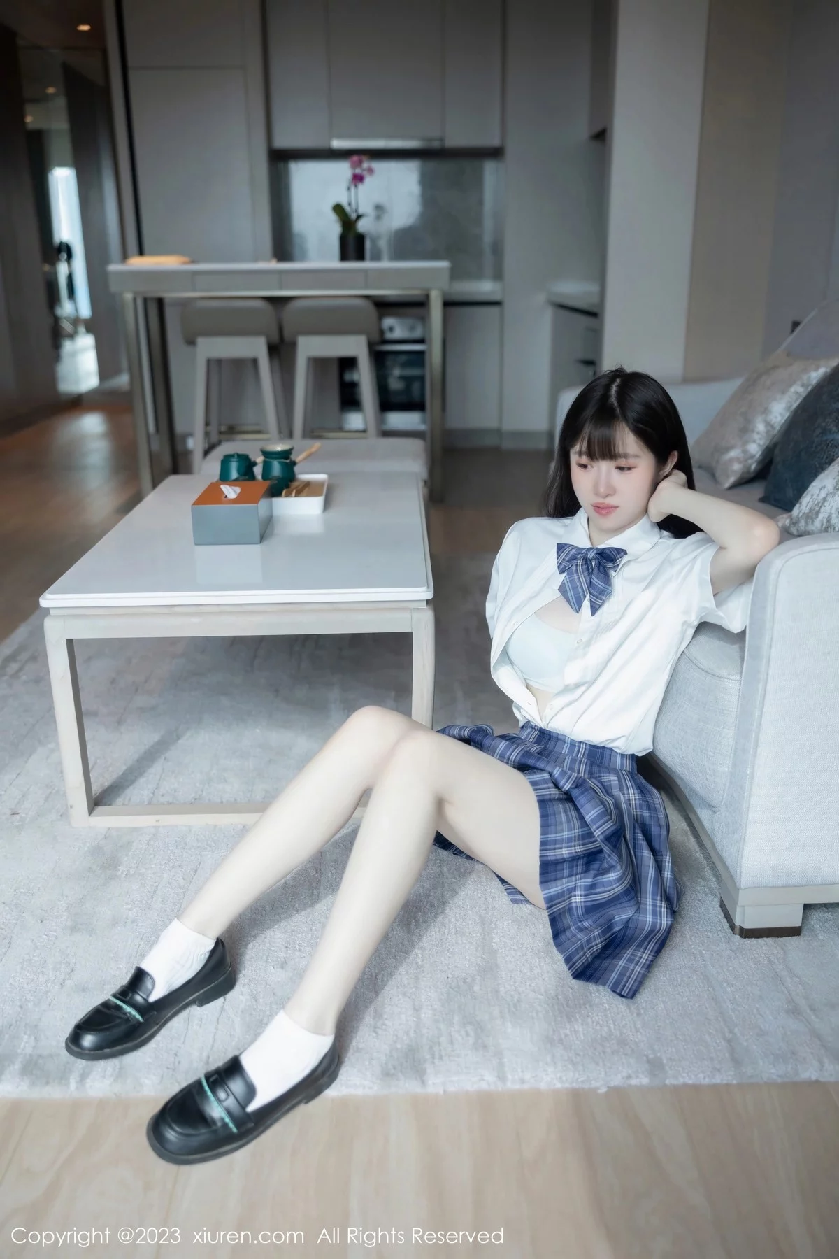 XiuRen第6993期_模特林悠悠白色上衣配格子短裙露浅色内衣秀曼妙身姿诱惑写真103P