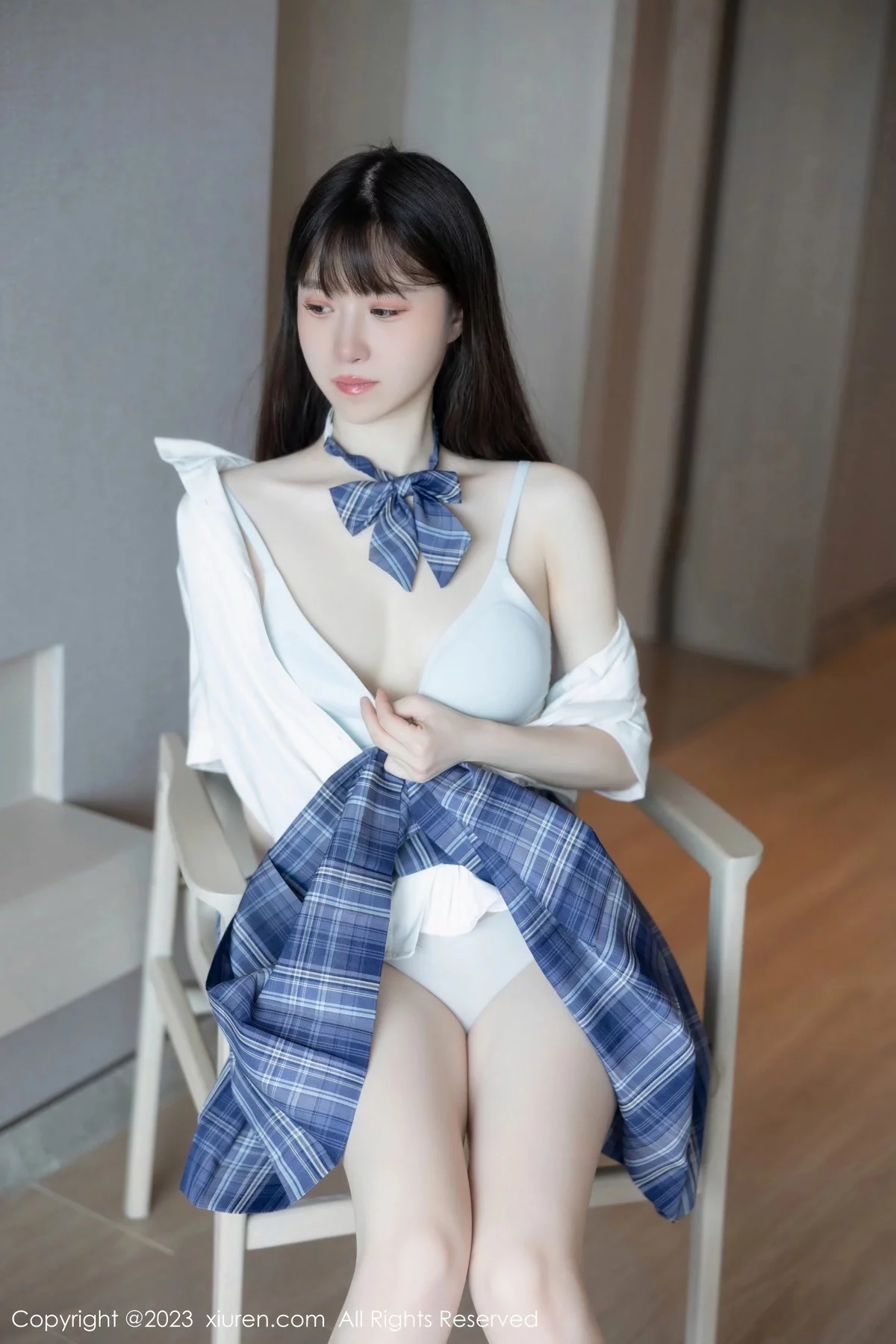 XiuRen第6993期_模特林悠悠白色上衣配格子短裙露浅色内衣秀曼妙身姿诱惑写真103P