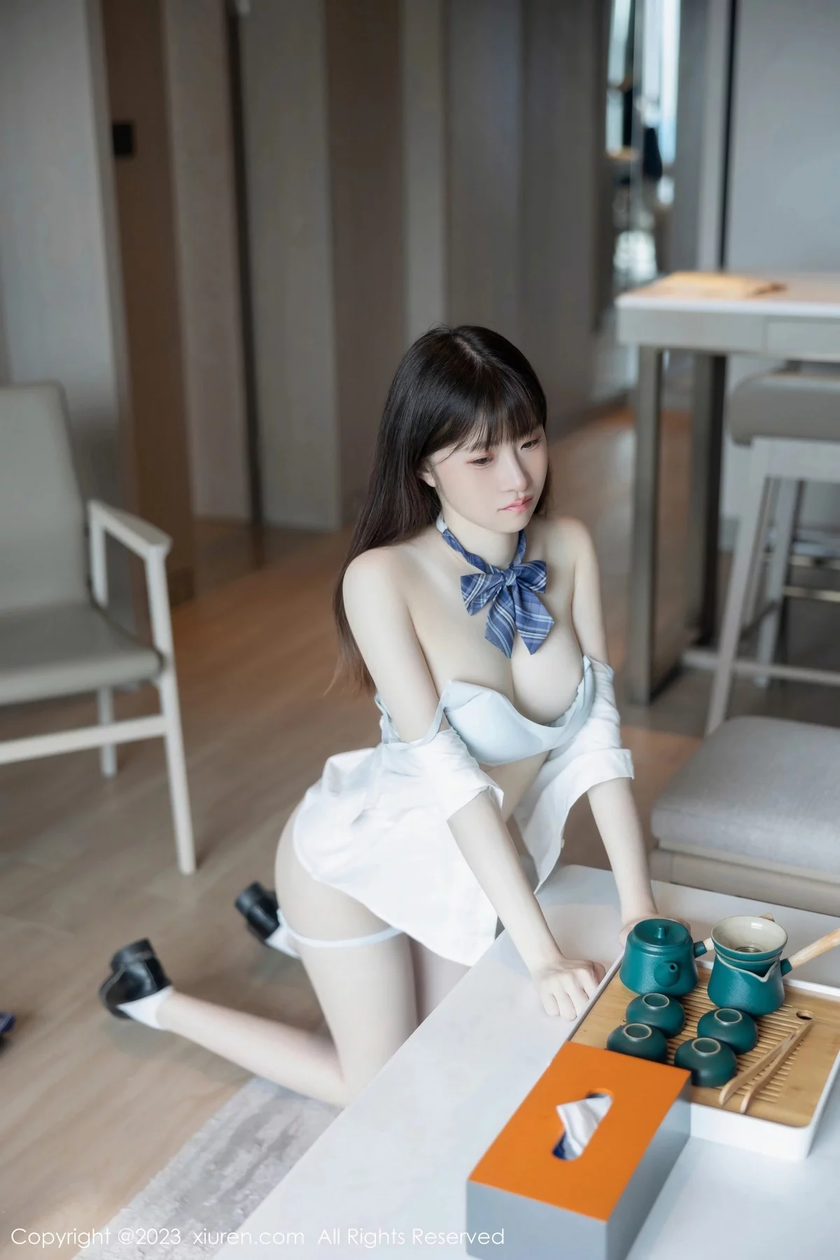 XiuRen第6993期_模特林悠悠白色上衣配格子短裙露浅色内衣秀曼妙身姿诱惑写真103P