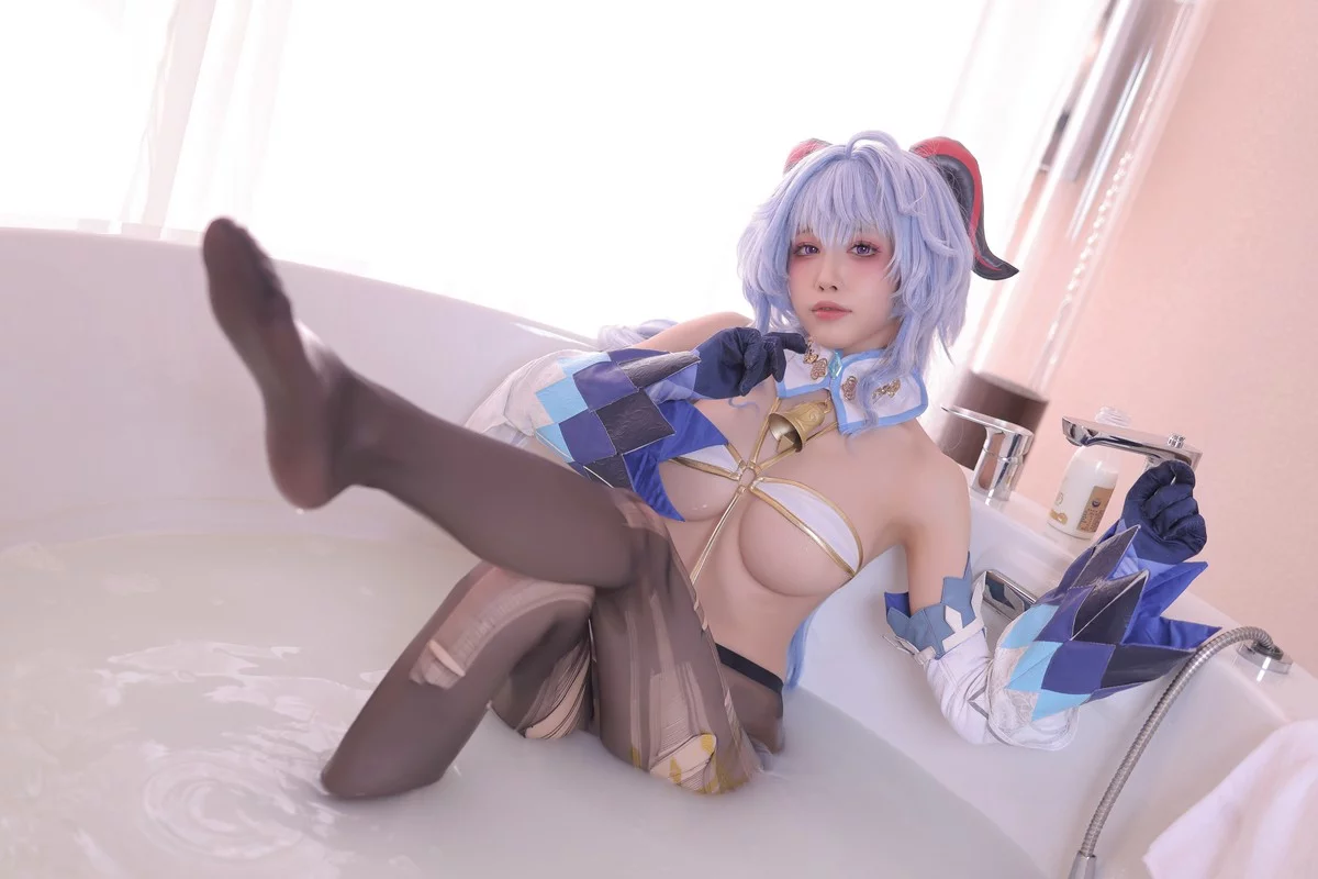 动漫博主水淼Aqua原神甘雨主题性感黑色薄透连体衣配超薄黑丝秀美腿诱惑写真122P
