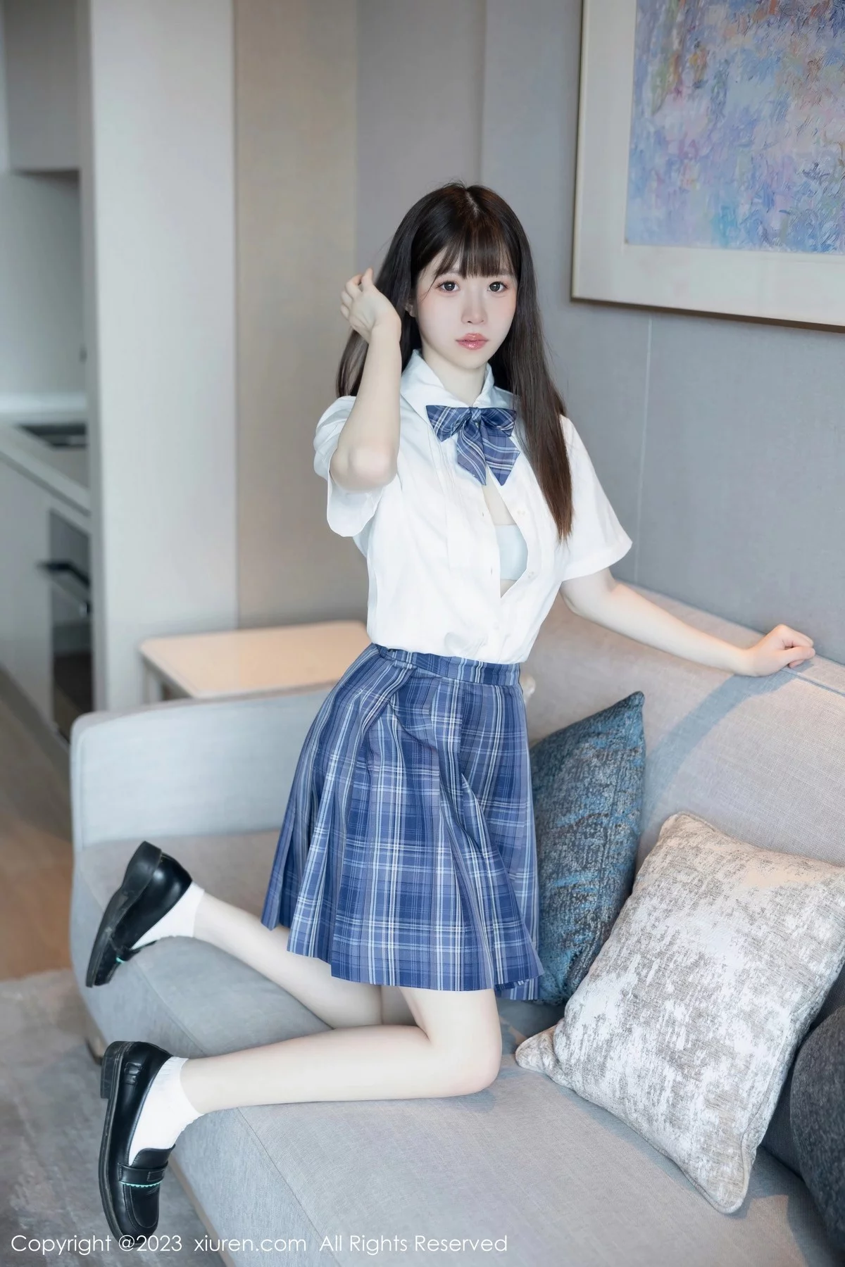 XiuRen第6993期_模特林悠悠白色上衣配格子短裙露浅色内衣秀曼妙身姿诱惑写真103P