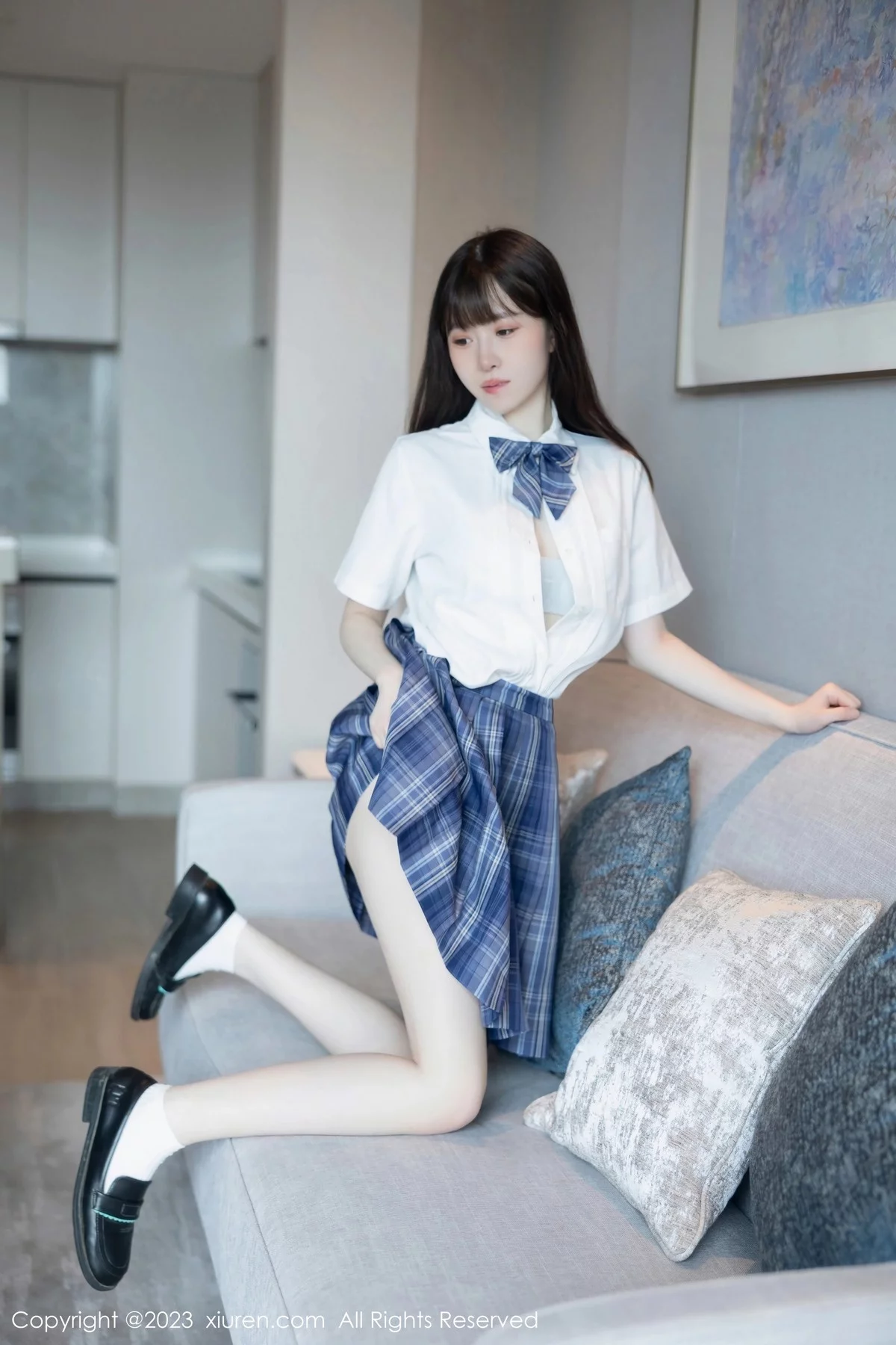 XiuRen第6993期_模特林悠悠白色上衣配格子短裙露浅色内衣秀曼妙身姿诱惑写真103P