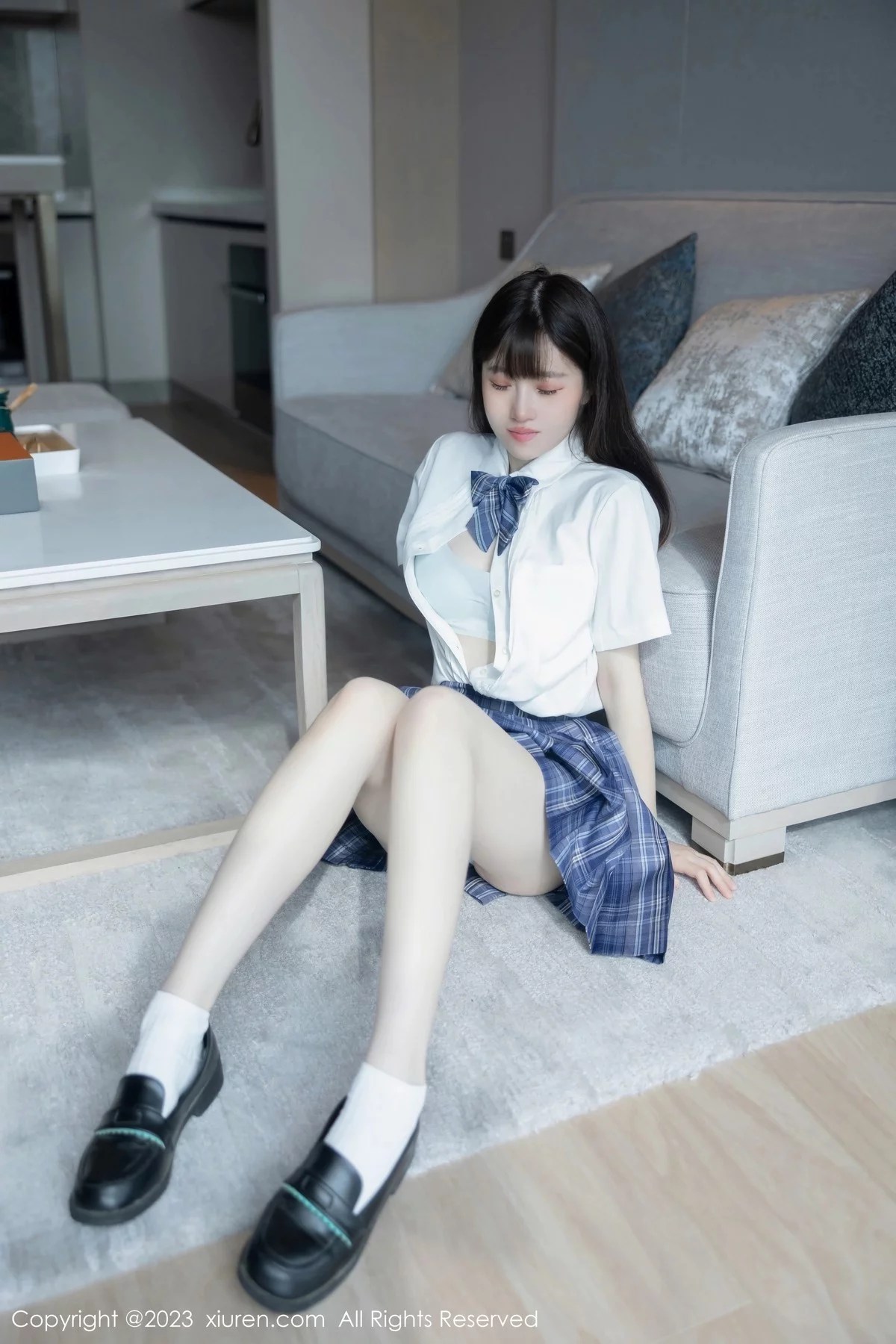 XiuRen第6993期_模特林悠悠白色上衣配格子短裙露浅色内衣秀曼妙身姿诱惑写真103P