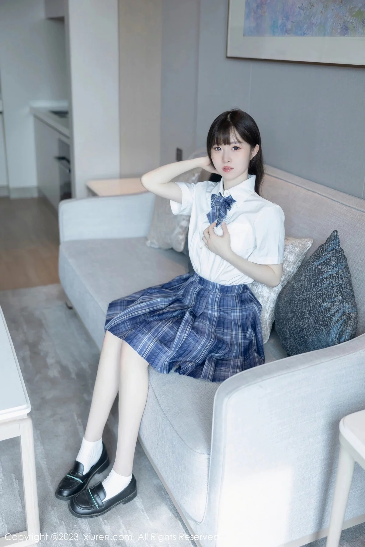 XiuRen第6993期_模特林悠悠白色上衣配格子短裙露浅色内衣秀曼妙身姿诱惑写真103P