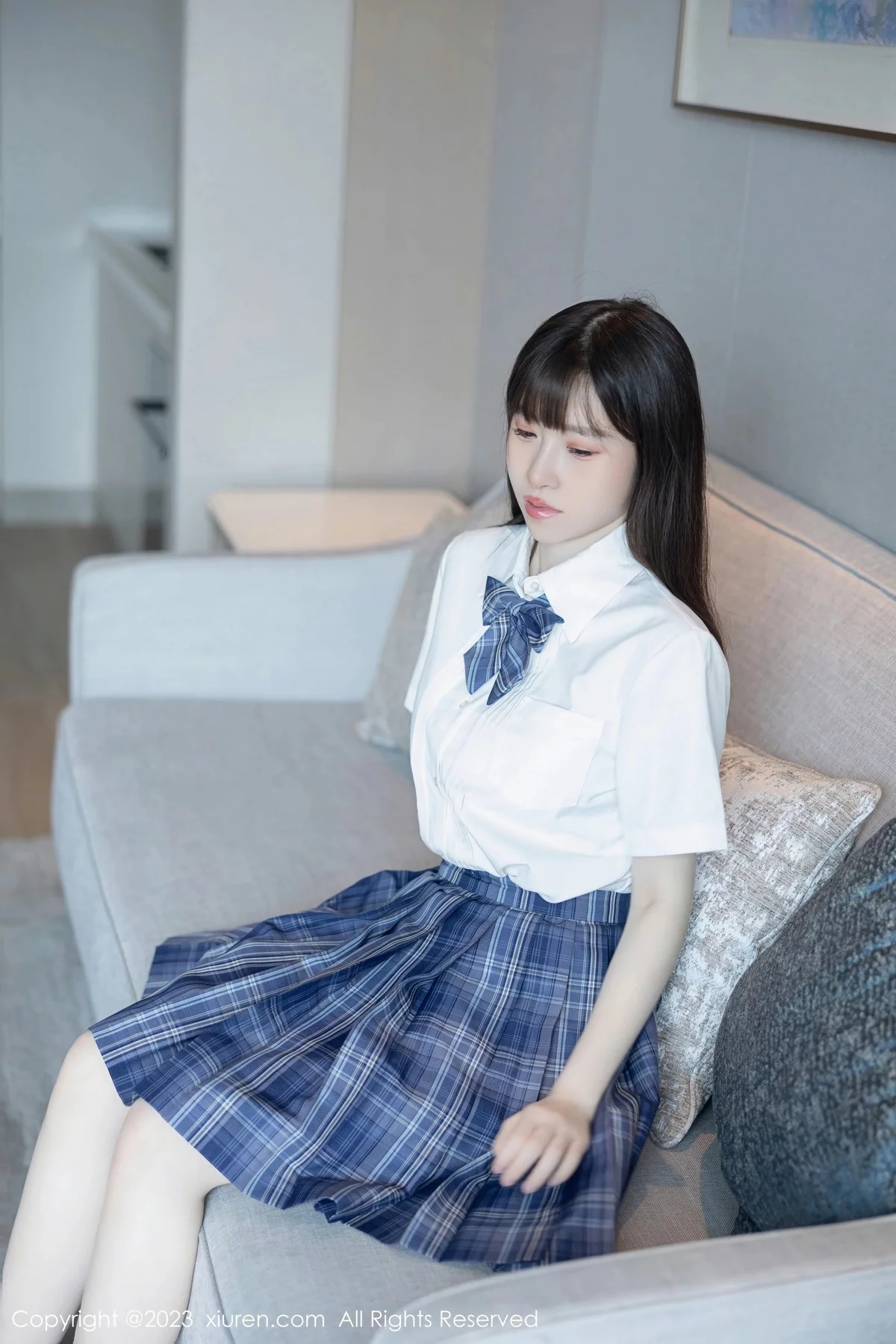 XiuRen第6993期_模特林悠悠白色上衣配格子短裙露浅色内衣秀曼妙身姿诱惑写真103P