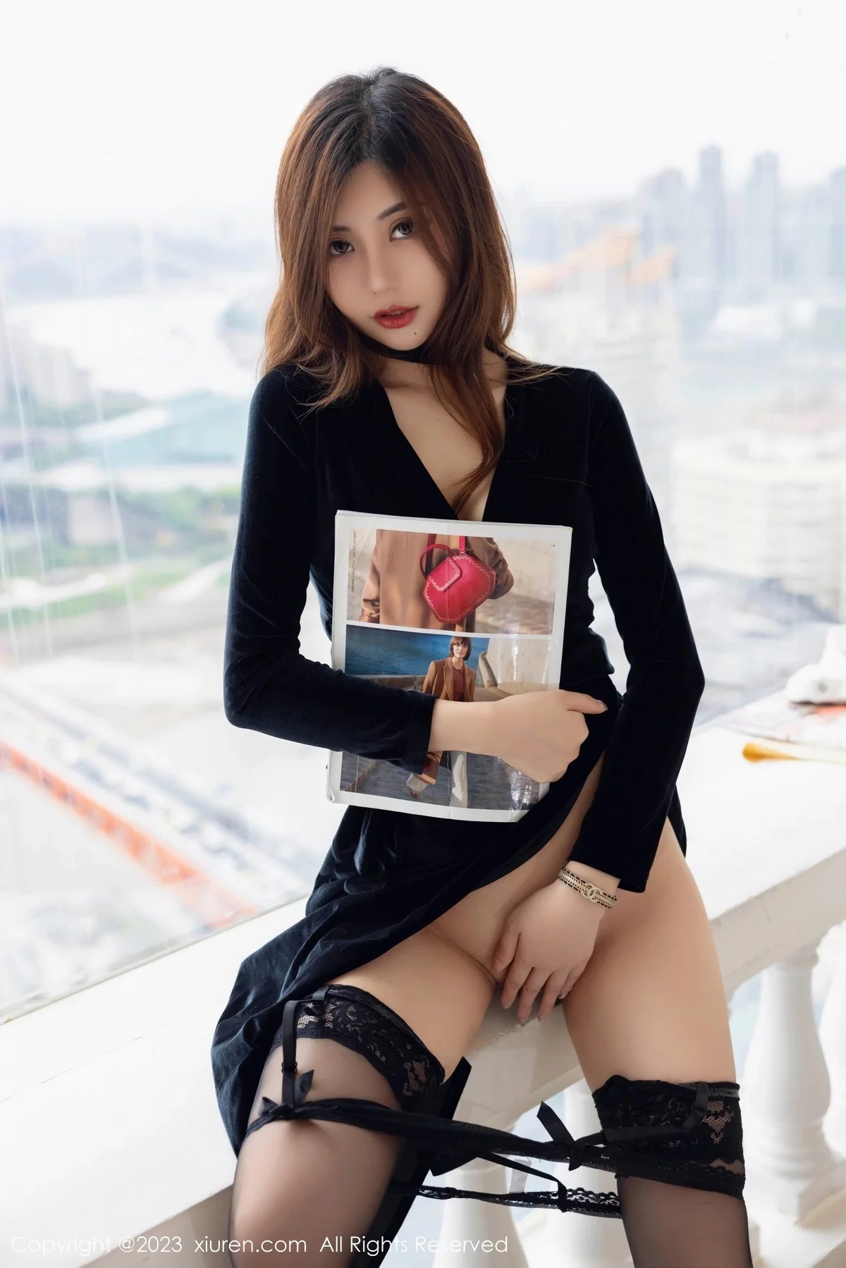 XiuRen第7005期_女神绮里嘉ula性感黑色长裙配超薄黑丝秀曼妙身材迷人诱惑写真88P