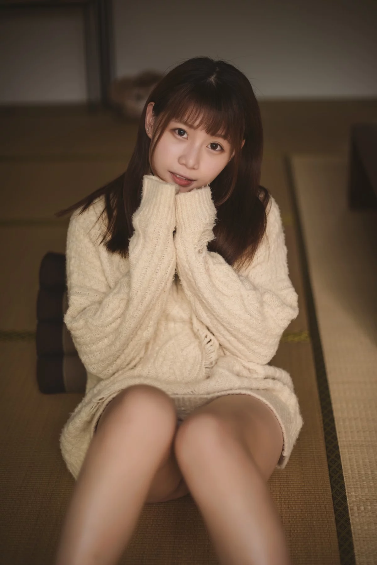Coser美女凛子酱私房主题白色宽松毛衣配白色内裤+性感死库水秀完美身材写真66P