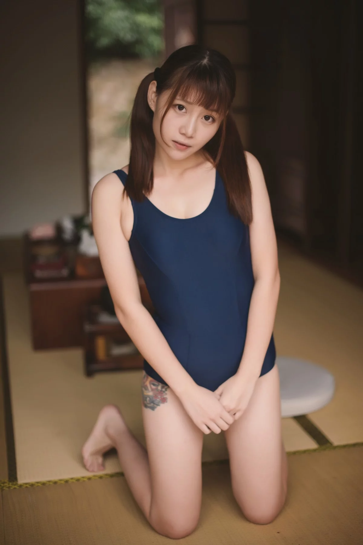 Coser美女凛子酱私房主题白色宽松毛衣配白色内裤+性感死库水秀完美身材写真66P