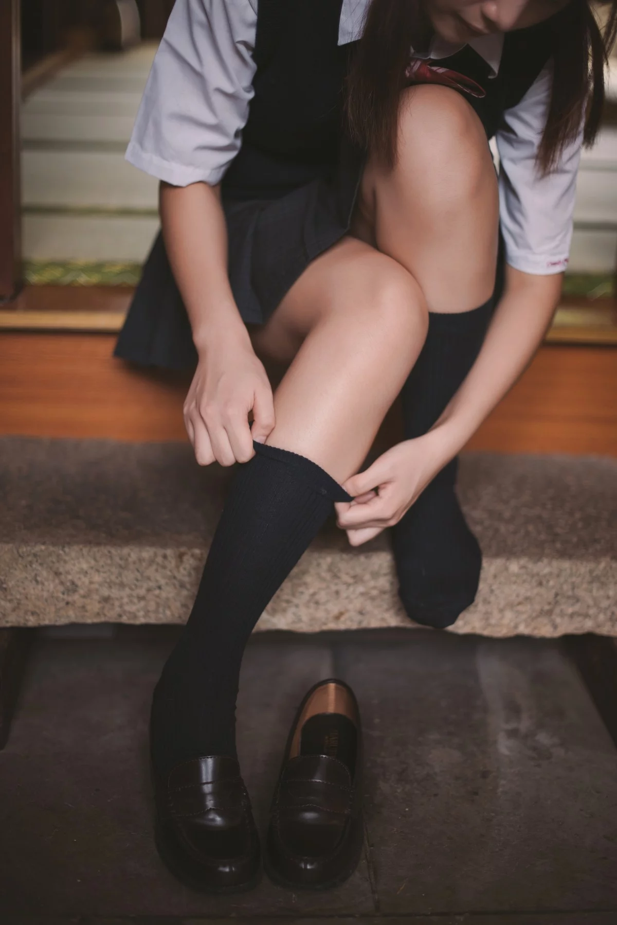 Coser美女凛子酱私房主题白色宽松毛衣配白色内裤+性感死库水秀完美身材写真66P