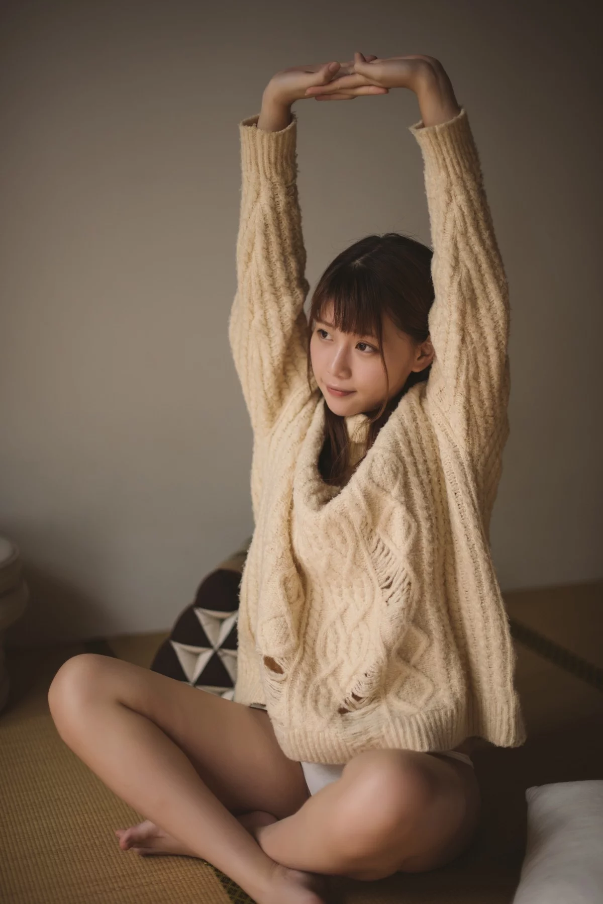 Coser美女凛子酱私房主题白色宽松毛衣配白色内裤+性感死库水秀完美身材写真66P