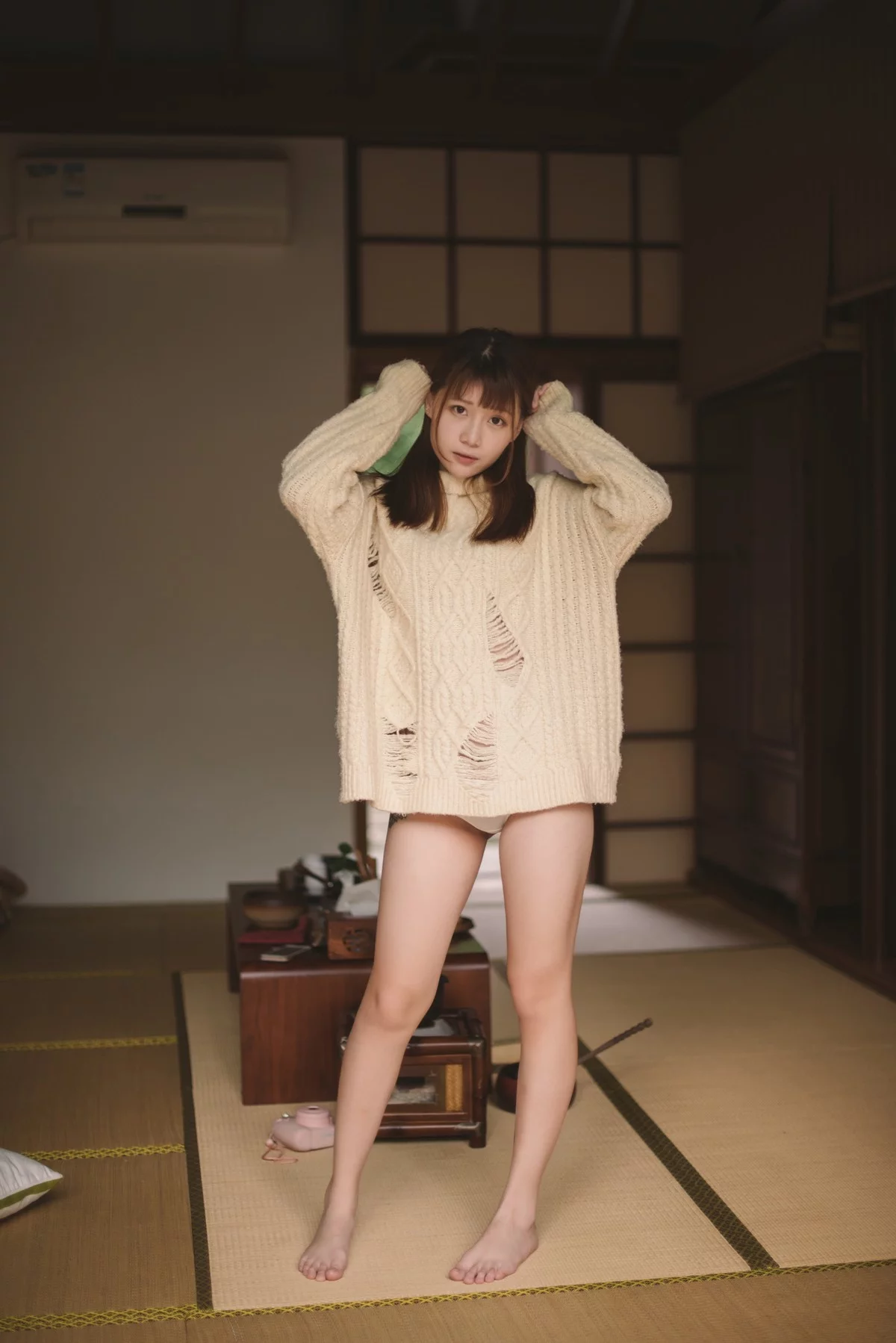Coser美女凛子酱私房主题白色宽松毛衣配白色内裤+性感死库水秀完美身材写真66P