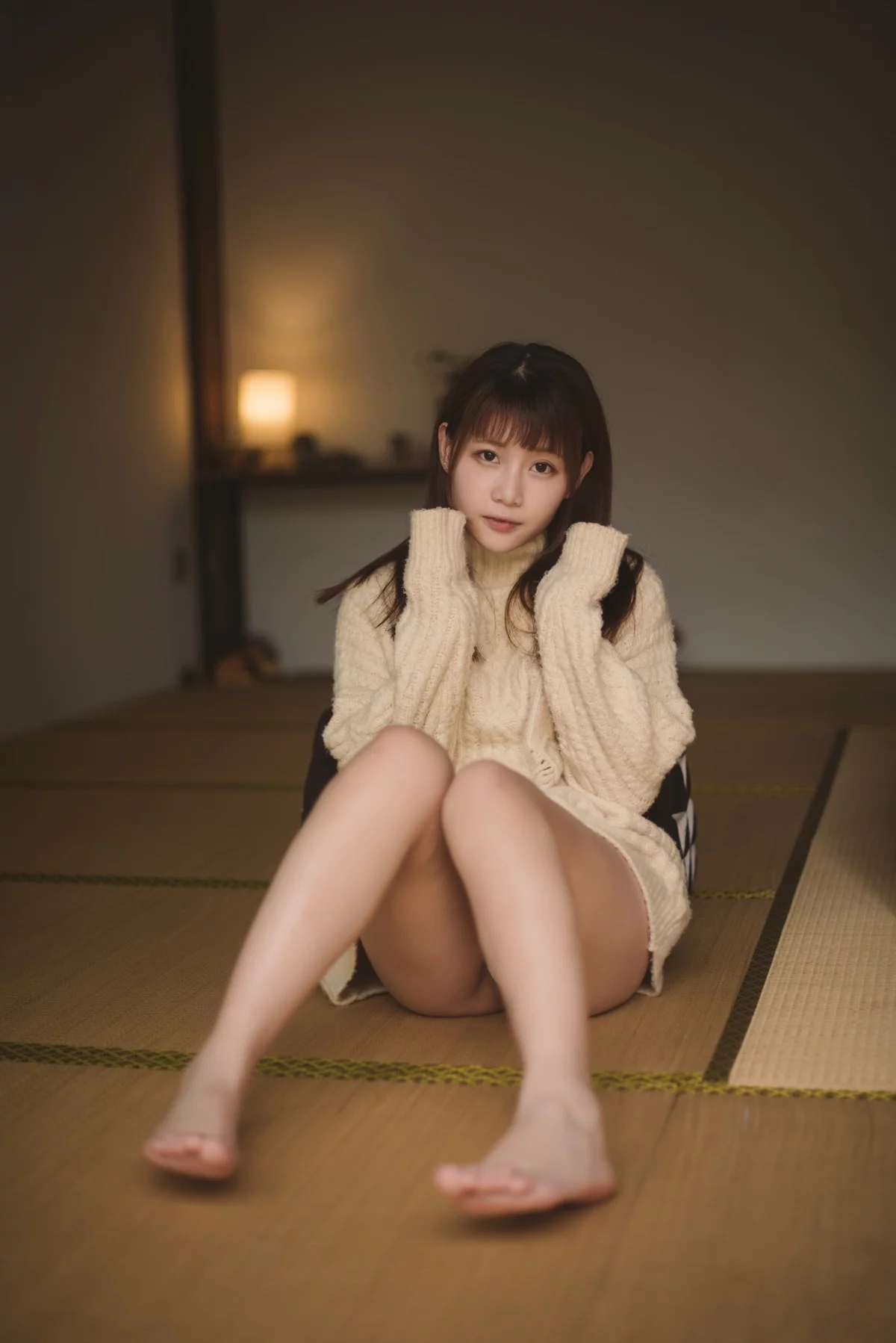 Coser美女凛子酱私房主题白色宽松毛衣配白色内裤+性感死库水秀完美身材写真66P