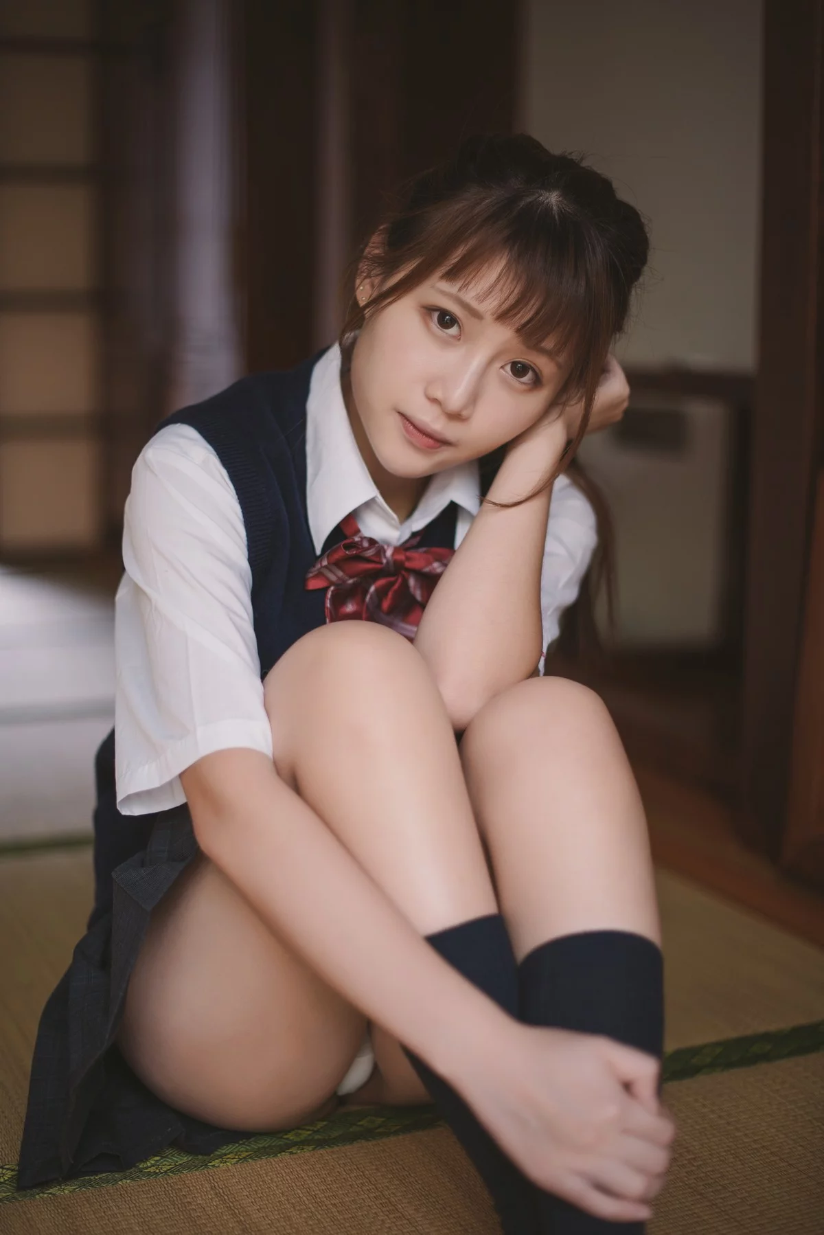 Coser美女凛子酱私房主题白色宽松毛衣配白色内裤+性感死库水秀完美身材写真66P