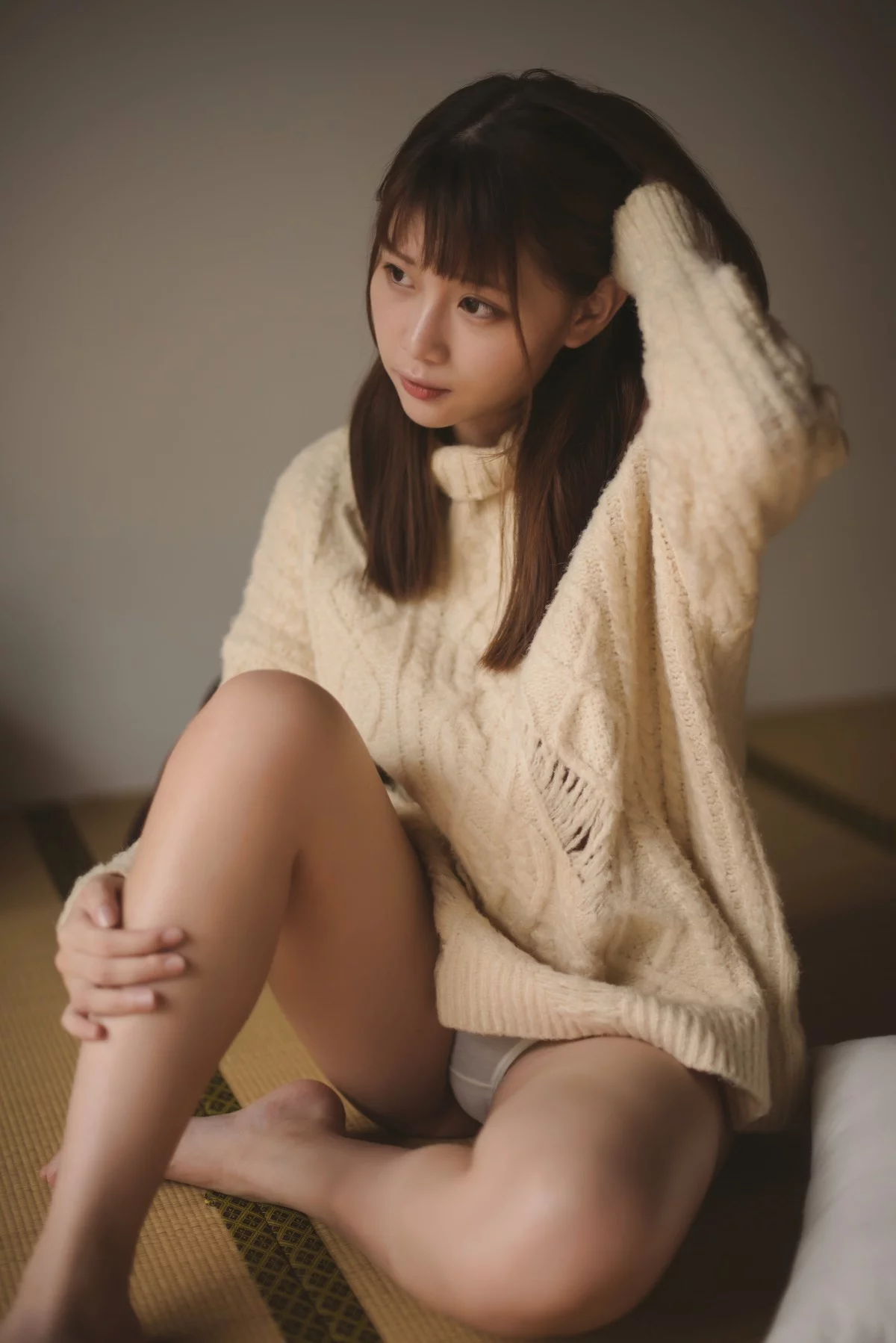 Coser美女凛子酱私房主题白色宽松毛衣配白色内裤+性感死库水秀完美身材写真66P