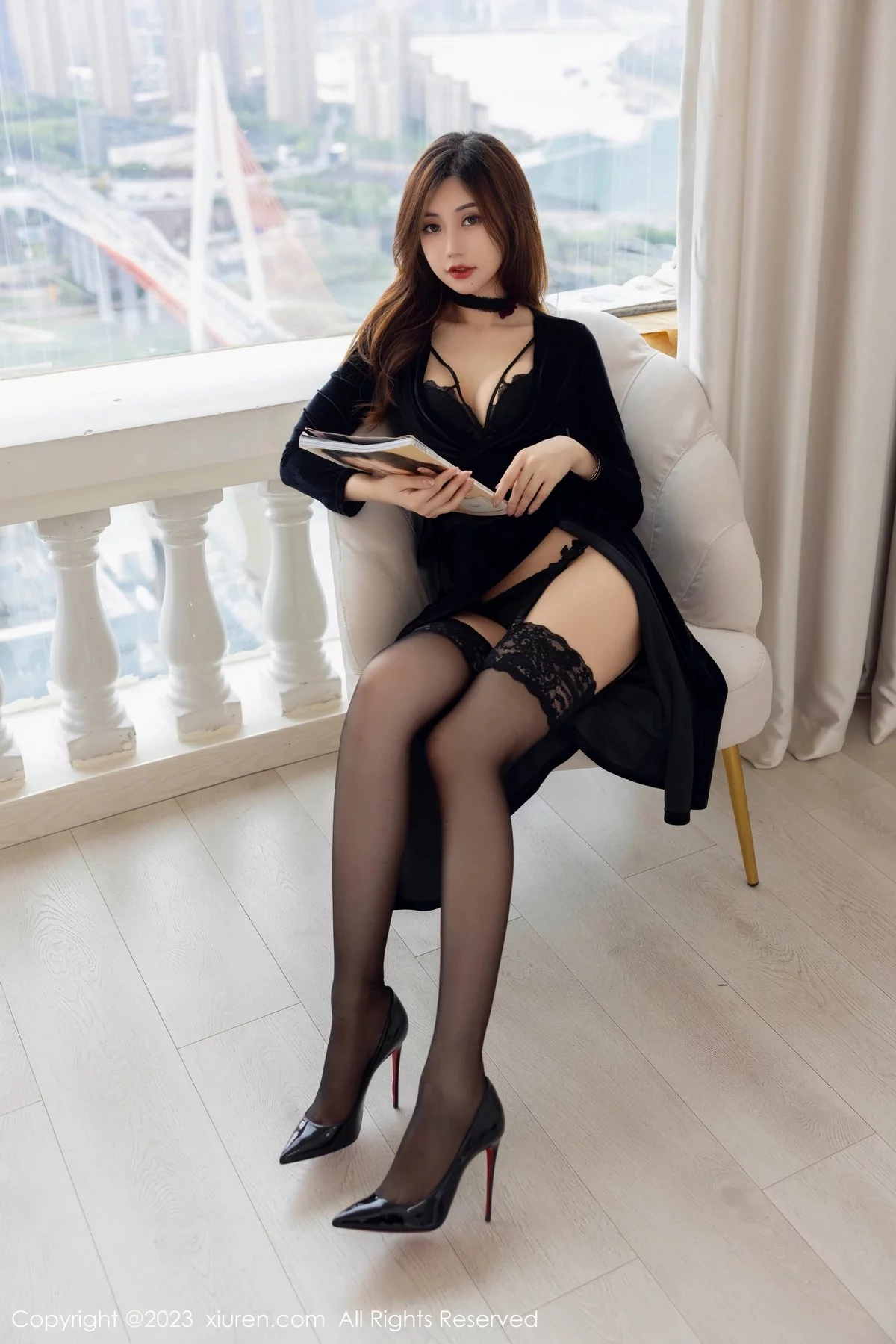 XiuRen第7005期_女神绮里嘉ula性感黑色长裙配超薄黑丝秀曼妙身材迷人诱惑写真88P