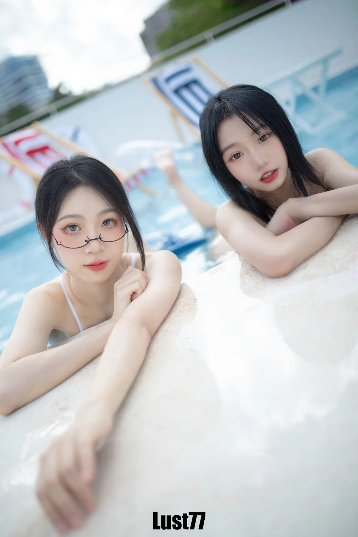 动漫博主柒柒要乖哦清凉夏日主题泳池性感白色比基尼湿身秀完美身材诱惑写真71P