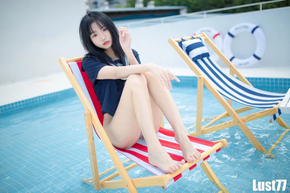 动漫博主柒柒要乖哦清凉夏日主题泳池性感白色比基尼湿身秀完美身材诱惑写真71P