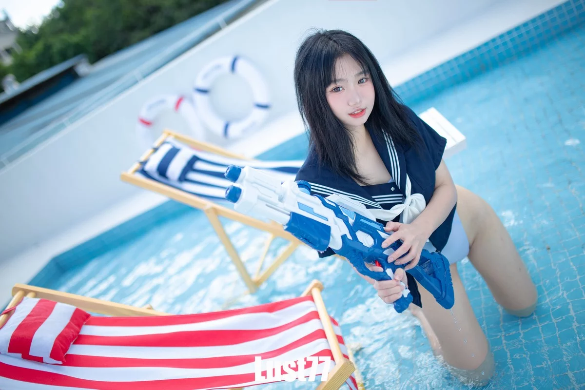 动漫博主柒柒要乖哦清凉夏日主题泳池性感白色比基尼湿身秀完美身材诱惑写真71P