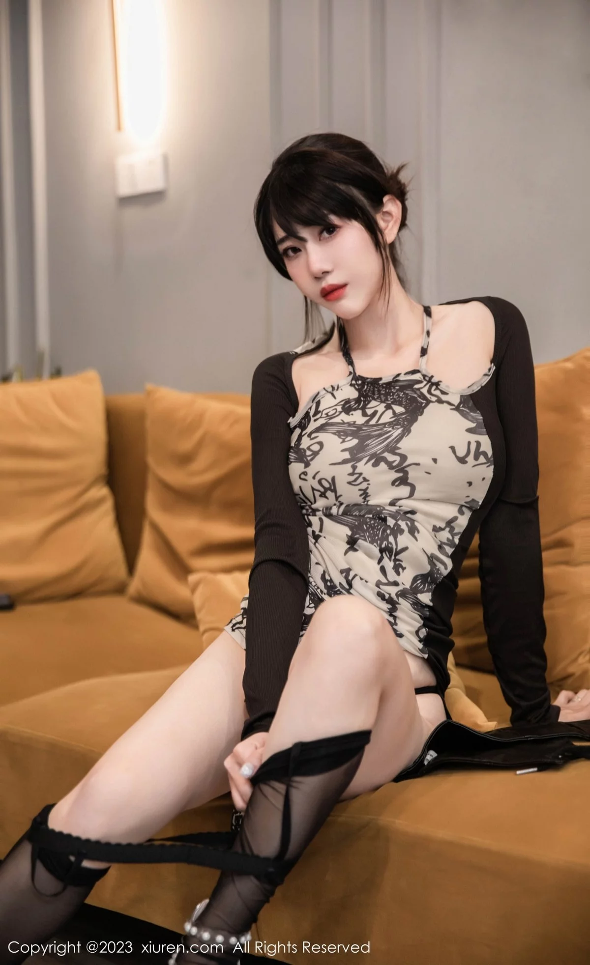 XiuRen第7016期_模特周思乔Betty性感粉色吊带裙秀凹凸身材露傲人豪乳诱惑写真84P